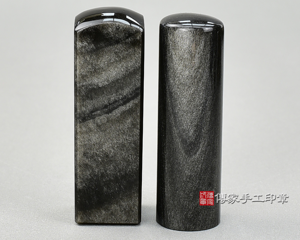 顧客滿意推薦開運個人印章-台中市北區-林小姐。印章材質:半手工噴砂黃虎眼石、半手工噴砂銀曜石。2024.03.08 顧客滿意推薦開運個人印章-台中市北區-林小姐。印章材質:半手工噴砂黃虎眼石、半手工噴砂銀曜石。2024.03.08