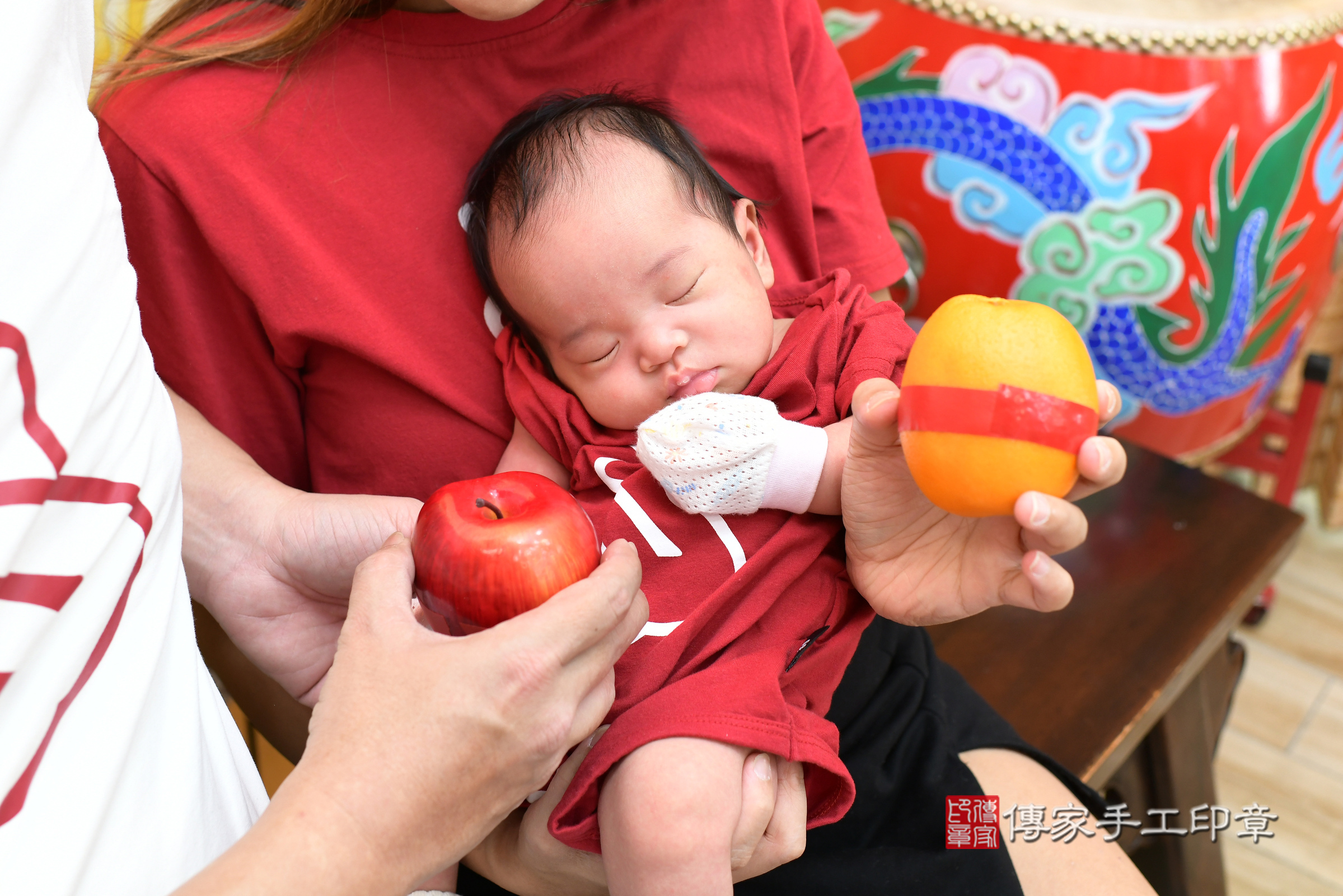 芮芮寶寶(台北市大同區嬰兒寶寶滿月剃頭理髮、嬰兒剃胎毛儀式吉祥話)。中國風會場，爸媽寶貝穿「日中韓」古裝禮服。專業拍照、證書。★購買「臍帶章、肚臍章、胎毛筆刷印章」贈送：剃頭、收涎、抓周，三選一。2024.3.23，照片9