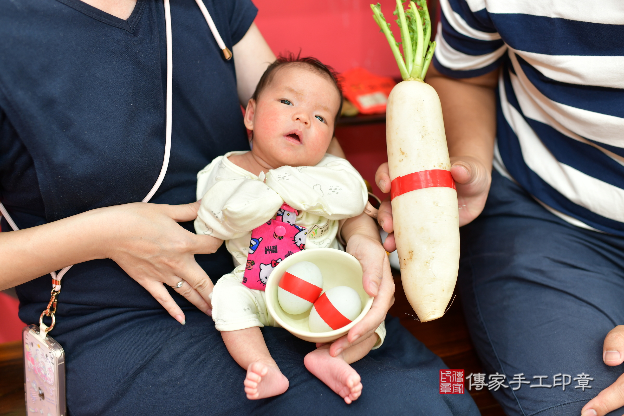 小瑜寶寶(台中市北區嬰兒寶寶滿月剃頭理髮、嬰兒剃胎毛儀式吉祥話)。中國風會場，爸媽寶貝穿「日中韓」古裝禮服。專業拍照、證書。★購買「臍帶章、肚臍章、胎毛筆刷印章」贈送：剃頭、收涎、抓周，三選一。2024.3.31，照片6