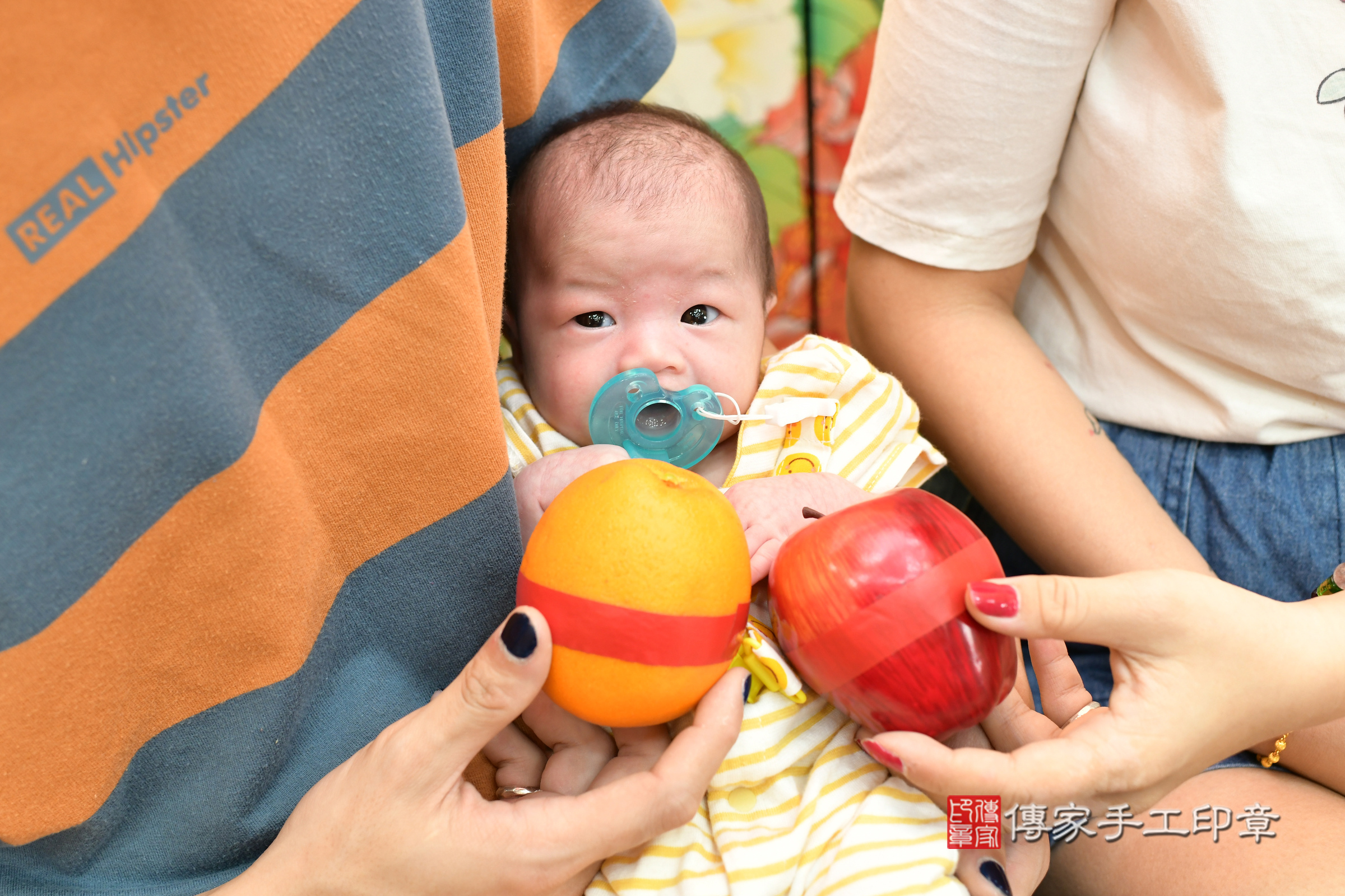 茵茵寶寶(台北市大同區嬰兒寶寶滿月剃頭理髮、嬰兒剃胎毛儀式吉祥話)。中國風會場，爸媽寶貝穿「日中韓」古裝禮服。專業拍照、證書。★購買「臍帶章、肚臍章、胎毛筆刷印章」贈送：剃頭、收涎、抓周，三選一。2024.4.2，照片8