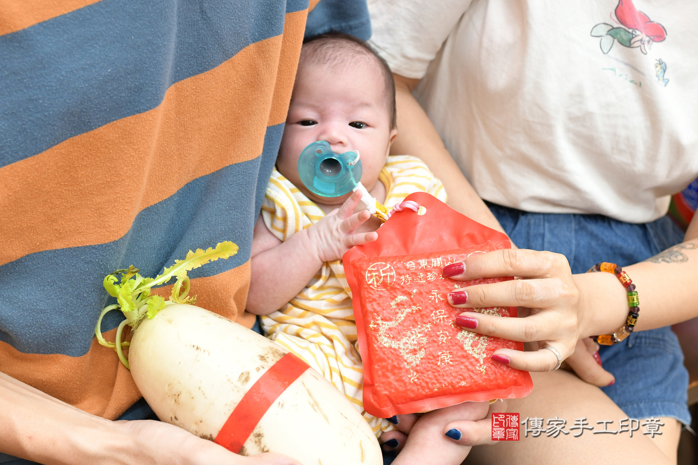 茵茵寶寶(台北市大同區嬰兒寶寶滿月剃頭理髮、嬰兒剃胎毛儀式吉祥話)。中國風會場，爸媽寶貝穿「日中韓」古裝禮服。專業拍照、證書。★購買「臍帶章、肚臍章、胎毛筆刷印章」贈送：剃頭、收涎、抓周，三選一。2024.4.2，照片12