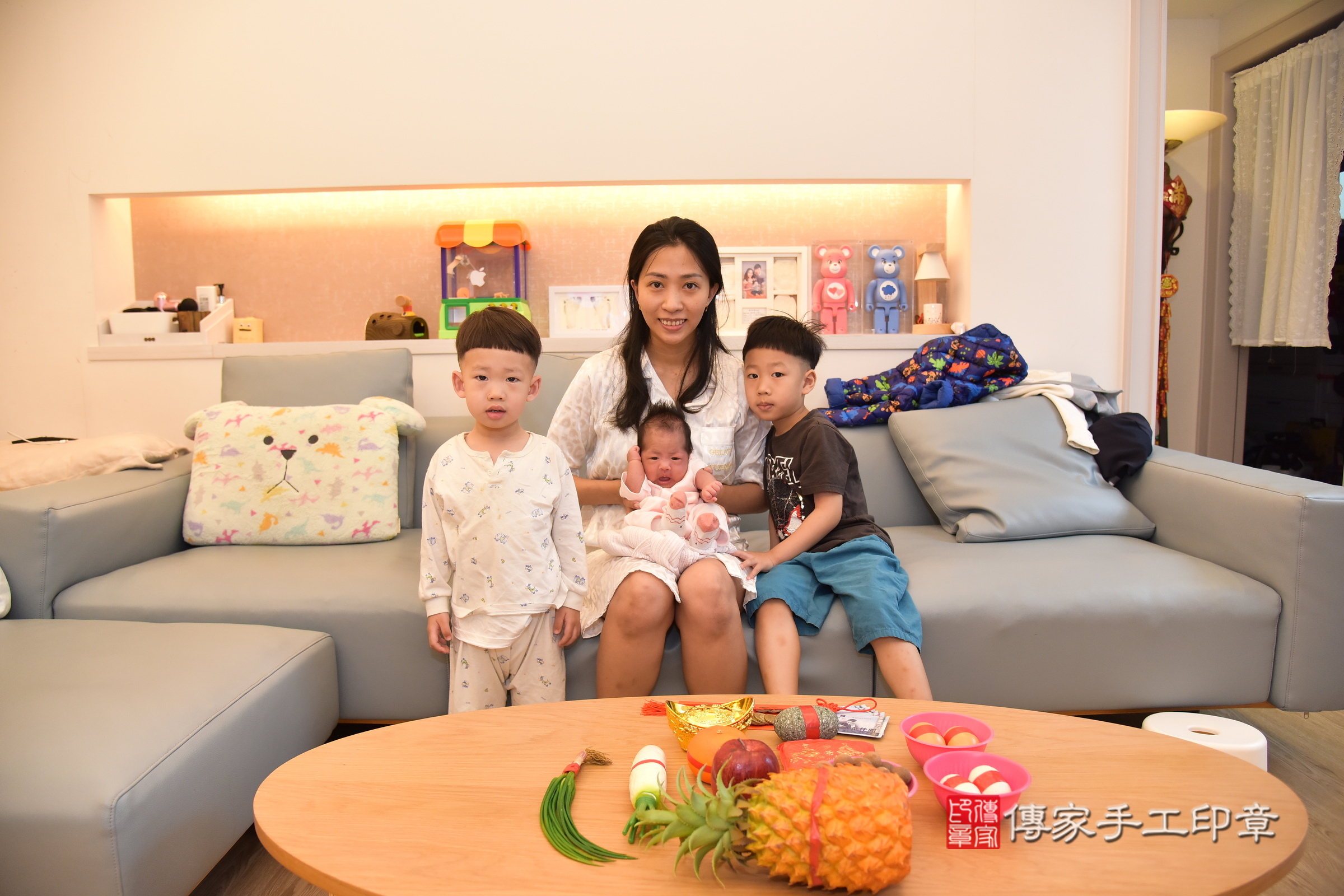 小曼寶寶(台北市中山區到府嬰兒小曼寶寶滿月剃頭理髮、到府嬰兒剃胎毛儀式吉祥話)。到府剃頭剃胎毛主持、專業拍照、證書。★購買「臍帶章、肚臍章、胎毛筆刷印章」贈送：剃頭、收涎、抓周，三選一。2024.4.6，照片3
