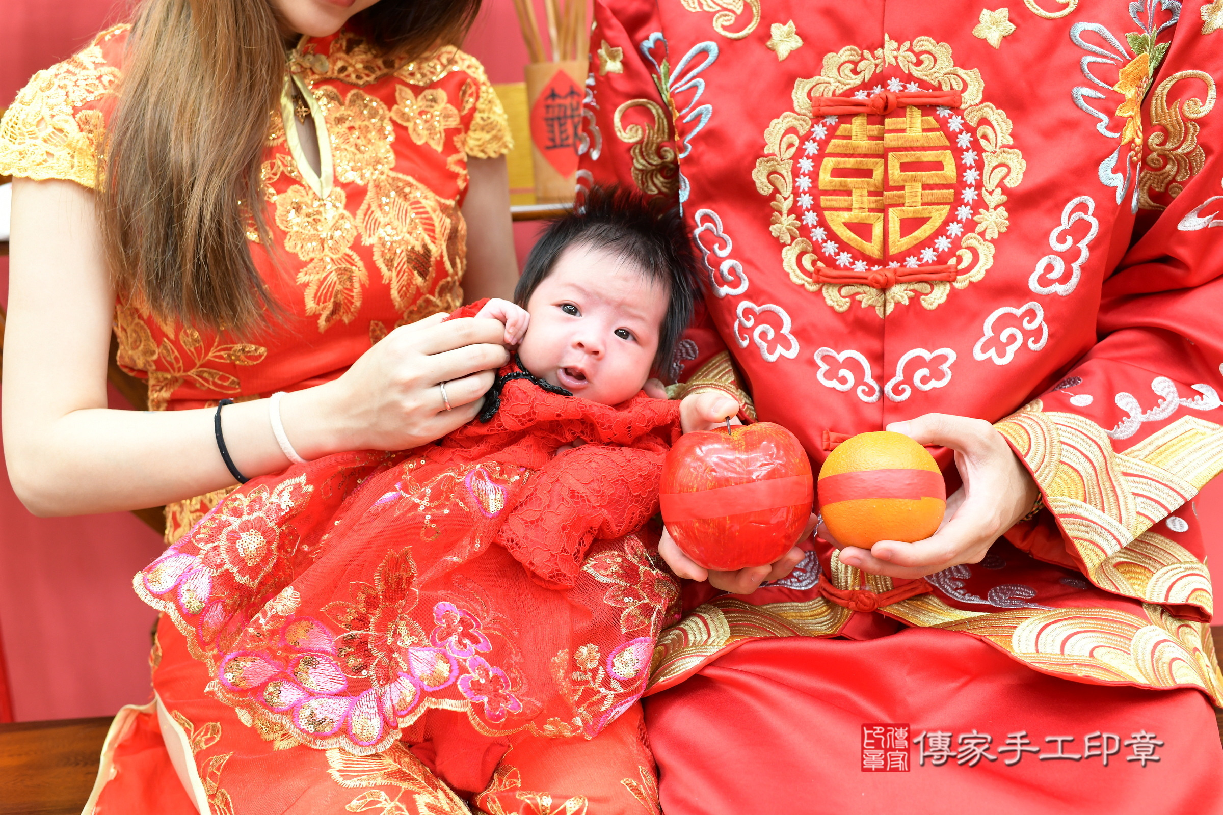 恩恩寶寶(新北市永和區嬰兒寶寶滿月剃頭理髮、嬰兒剃胎毛儀式吉祥話)。中國風會場，爸媽寶貝穿「日中韓」古裝禮服。專業拍照、證書。★購買「臍帶章、肚臍章、胎毛筆刷印章」贈送：剃頭、收涎、抓周，三選一。2024.4.6，照片7