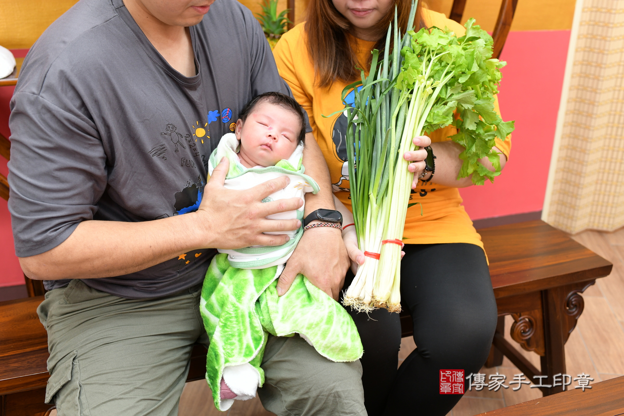 小薰寶寶(新北市永和區嬰兒寶寶滿月剃頭理髮、嬰兒剃胎毛儀式吉祥話)。中國風會場，爸媽寶貝穿「日中韓」古裝禮服。專業拍照、證書。★購買「臍帶章、肚臍章、胎毛筆刷印章」贈送：剃頭、收涎、抓周，三選一。2024.4.6，照片17