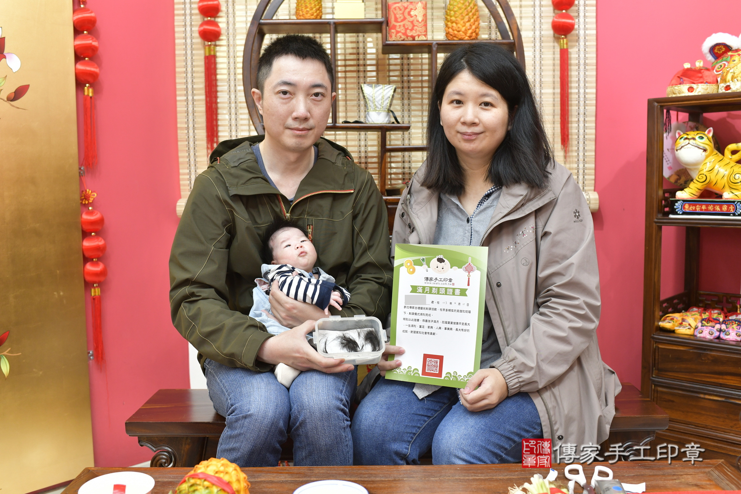 玹玹寶寶(新竹市香山區嬰兒寶寶滿月剃頭理髮、嬰兒剃胎毛儀式吉祥話)。中國風會場，爸媽寶貝穿「日中韓」古裝禮服。專業拍照、證書。★購買「臍帶章、肚臍章、胎毛筆刷印章」贈送：剃頭、收涎、抓周，三選一。2024.4.12，照片8