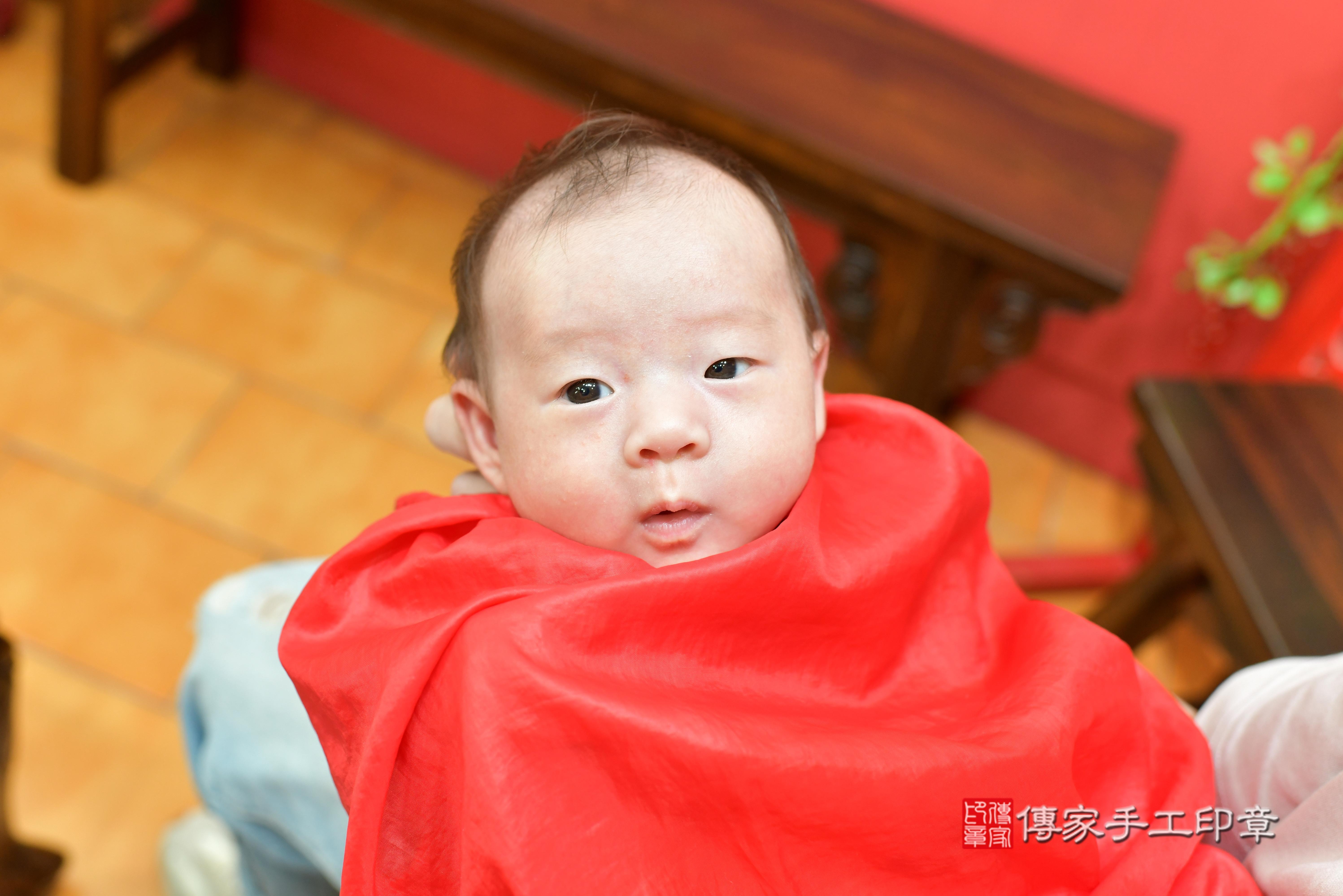 傳家手工印章桃園店、抓周、度脺、中國風會場、傳家嬰兒古禮、吉祥話、抓周道具物品24種、拍照。抓周證書。寶寶抓周、滿周歲、生日快樂、祝福