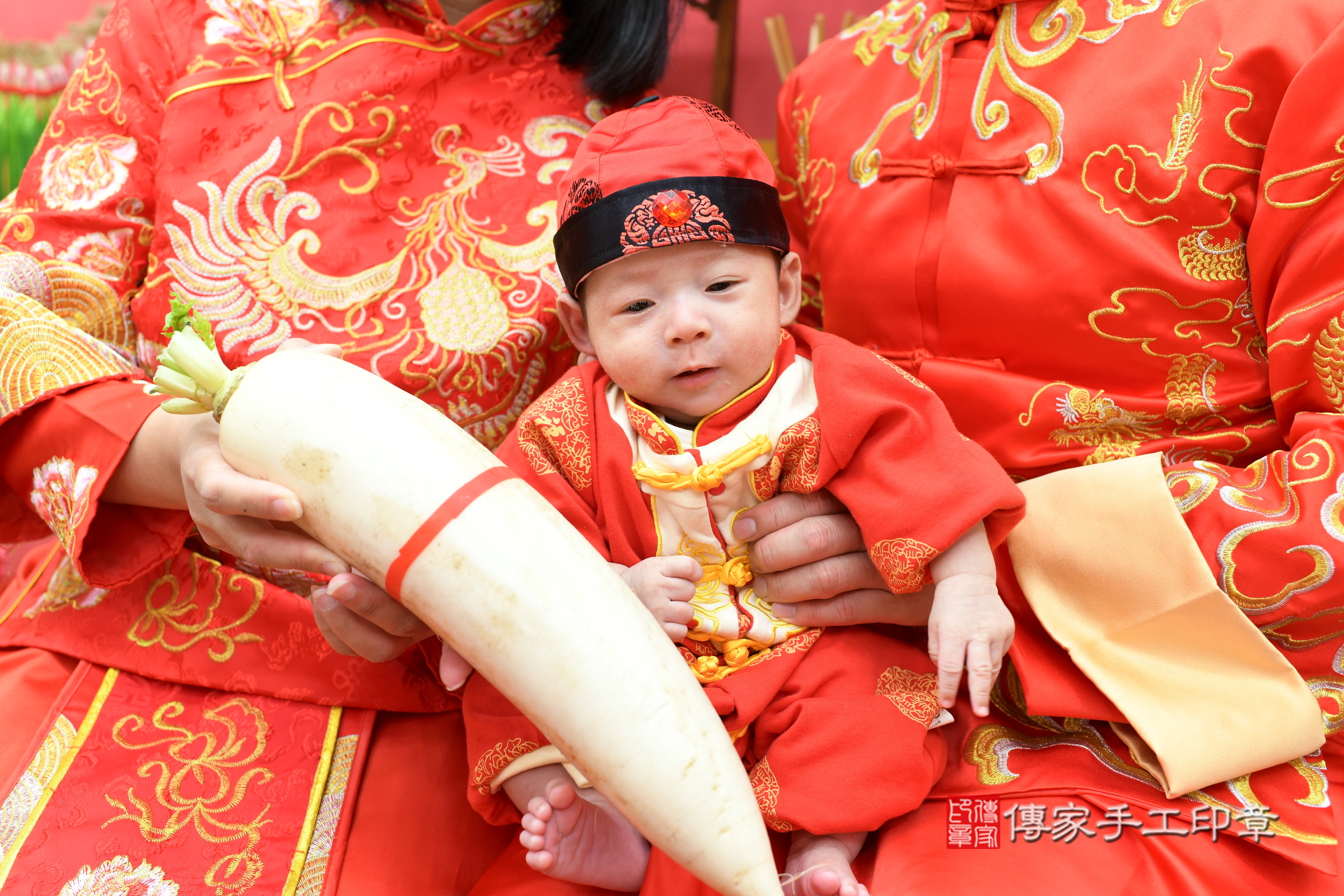 小智寶寶(新北市永和區嬰兒寶寶滿月剃頭理髮、嬰兒剃胎毛儀式吉祥話)。中國風會場，爸媽寶貝穿「日中韓」古裝禮服。專業拍照、證書。★購買「臍帶章、肚臍章、胎毛筆刷印章」贈送：剃頭、收涎、抓周，三選一。2024.3.30，照片14