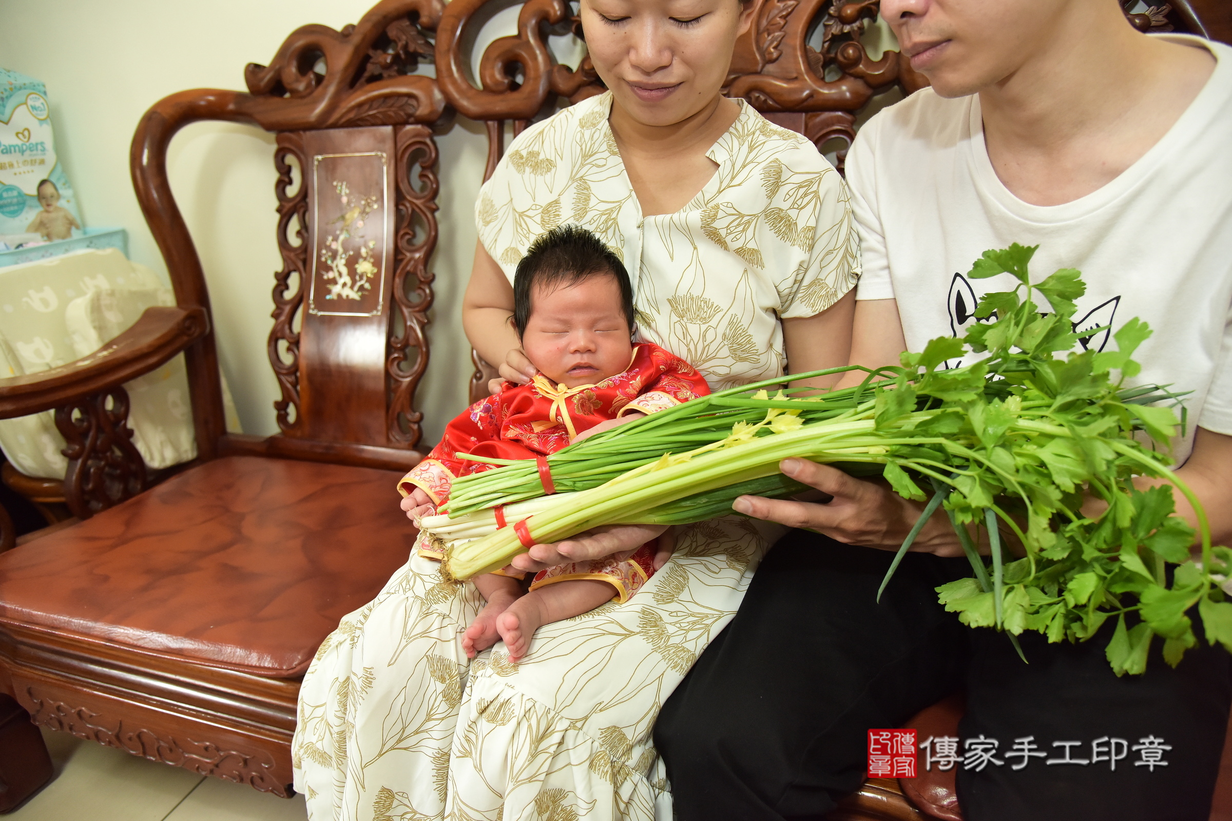 小愷寶寶(新北市板橋區到府嬰兒小愷寶寶滿月剃頭理髮、到府嬰兒剃胎毛儀式吉祥話)。到府剃頭剃胎毛主持、專業拍照、證書。★購買「臍帶章、肚臍章、胎毛筆刷印章」贈送：剃頭、收涎、抓周，三選一。2024.4.14，照片13