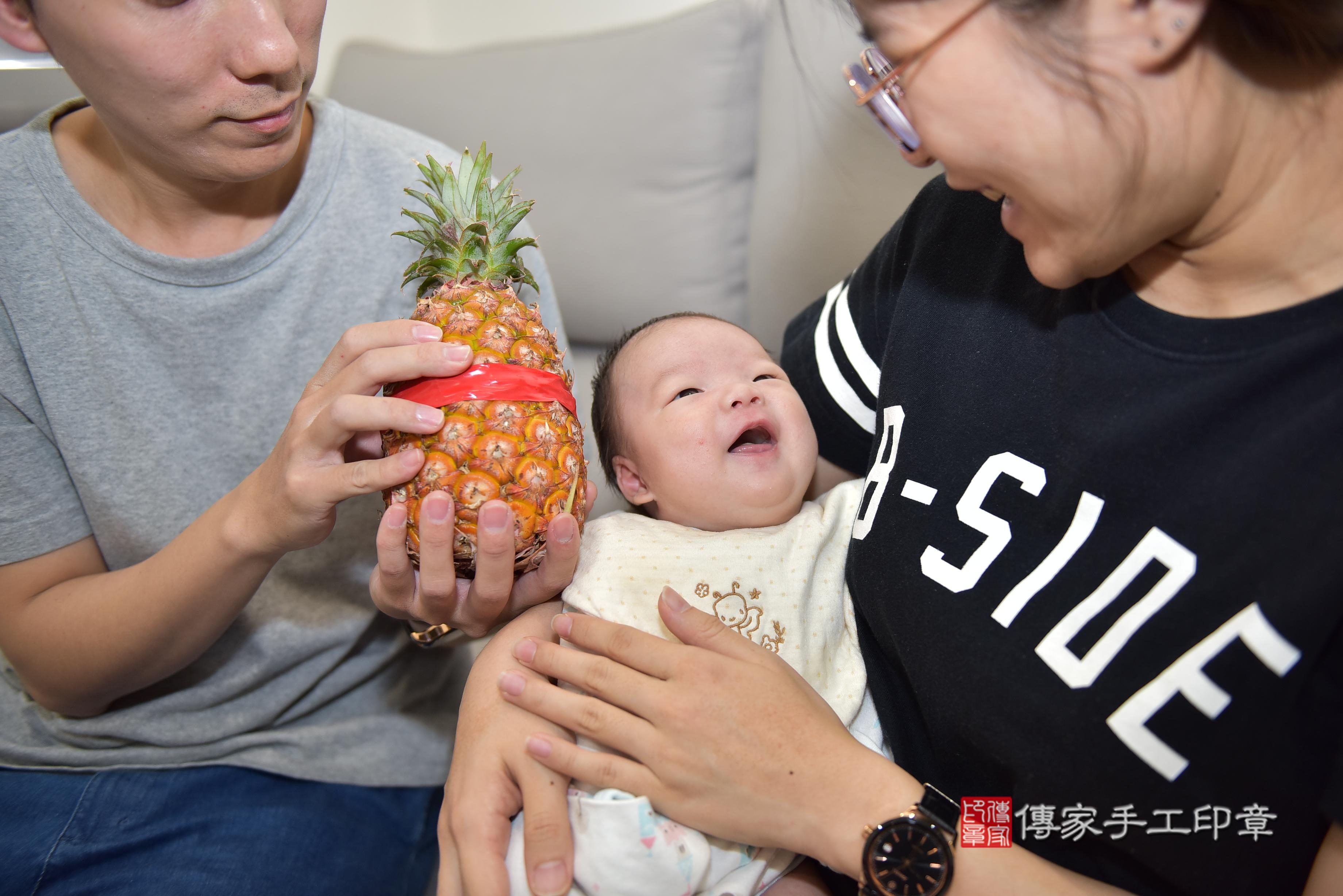 傳家手工印章高雄店、抓周、度脺、中國風會場、傳家嬰兒古禮、吉祥話、抓周道具物品24種、拍照。抓周證書。寶寶抓周、滿周歲、生日快樂、祝福