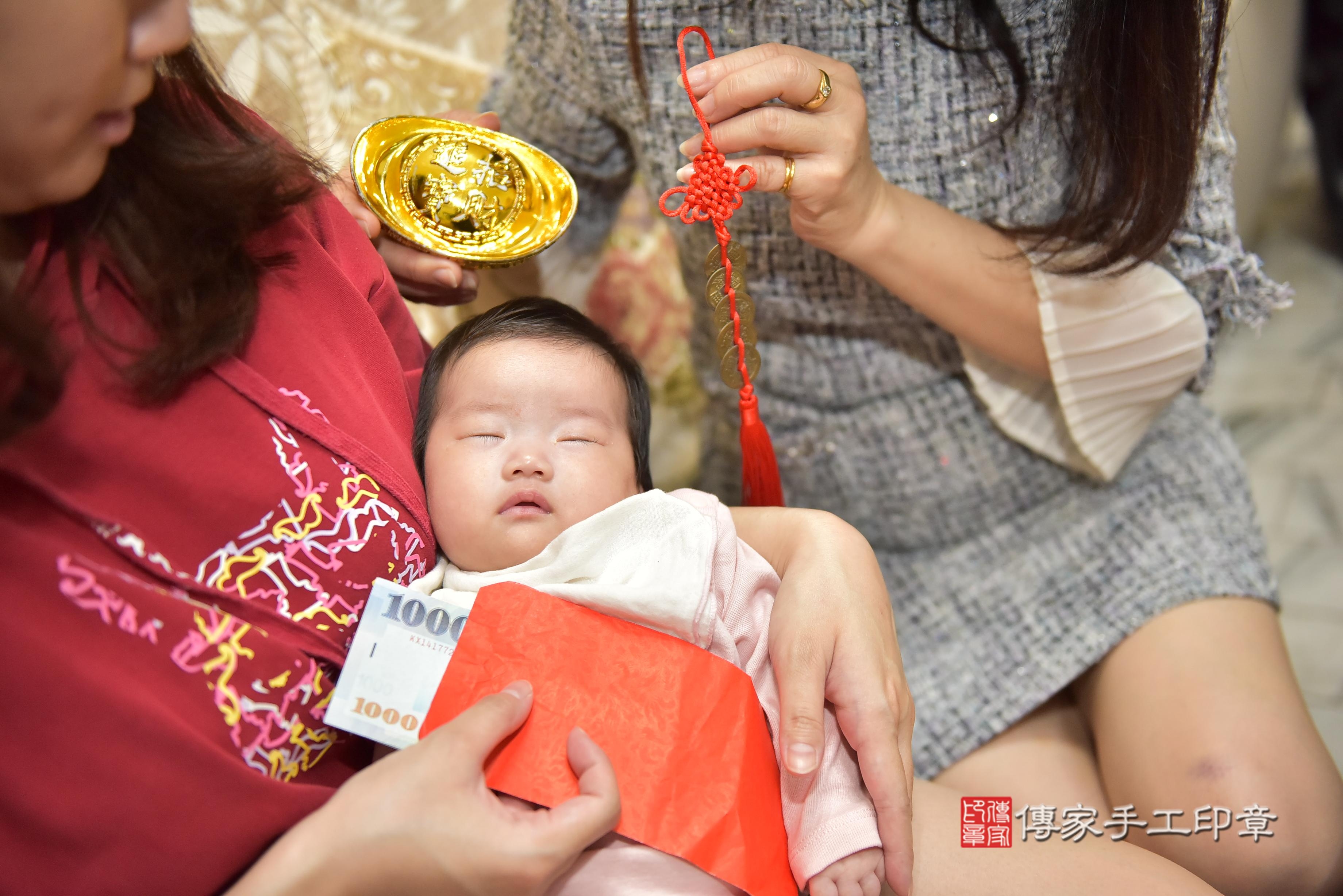 傳家手工印章高雄店、抓周、度脺、中國風會場、傳家嬰兒古禮、吉祥話、抓周道具物品24種、拍照。抓周證書。寶寶抓周、滿周歲、生日快樂、祝福