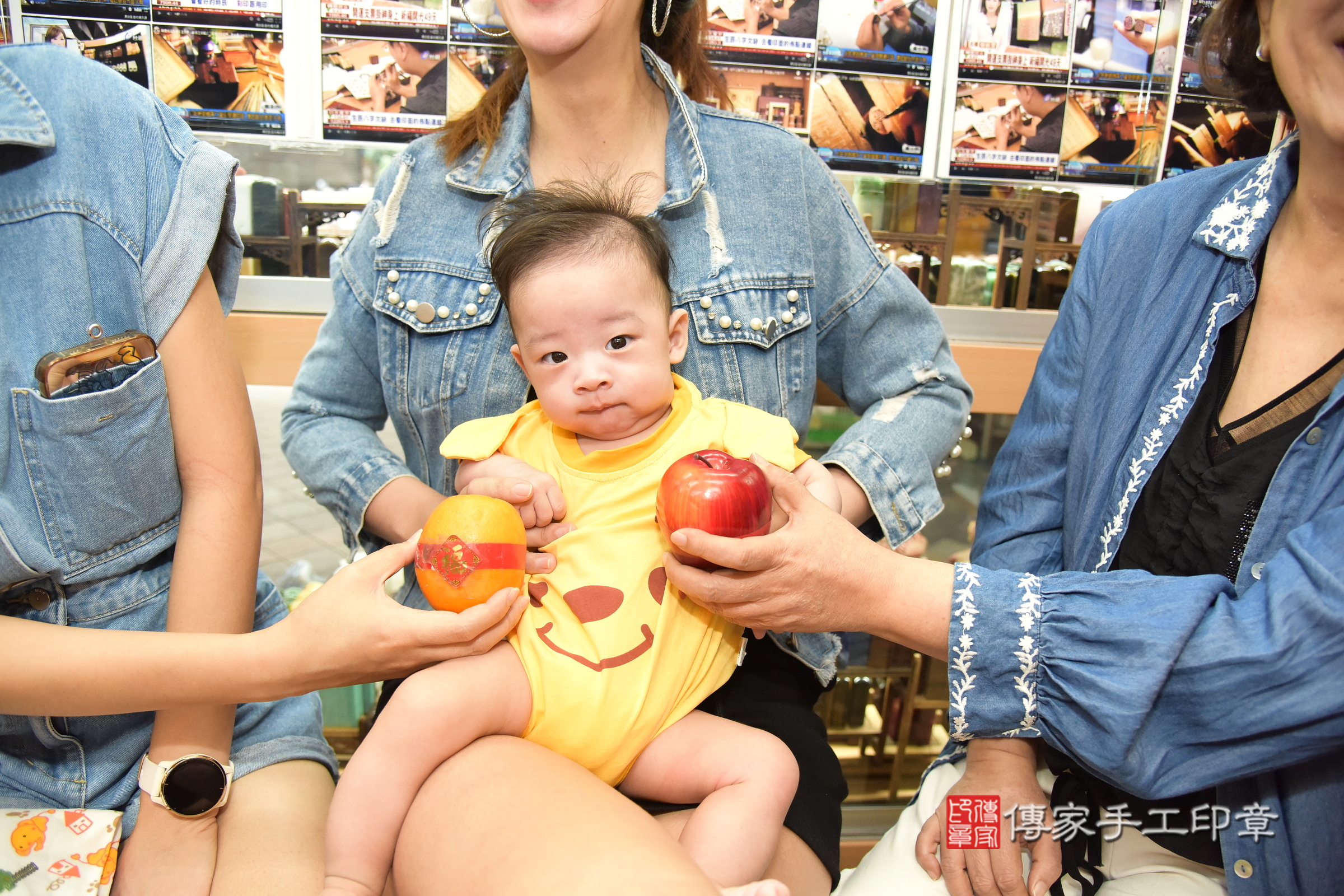 小展寶寶(新北市永和區嬰兒寶寶滿月剃頭理髮、嬰兒剃胎毛儀式吉祥話)。中國風會場，爸媽寶貝穿「日中韓」古裝禮服。專業拍照、證書。★購買「臍帶章、肚臍章、胎毛筆刷印章」贈送：剃頭、收涎、抓周，三選一。2024.4.23，照片7