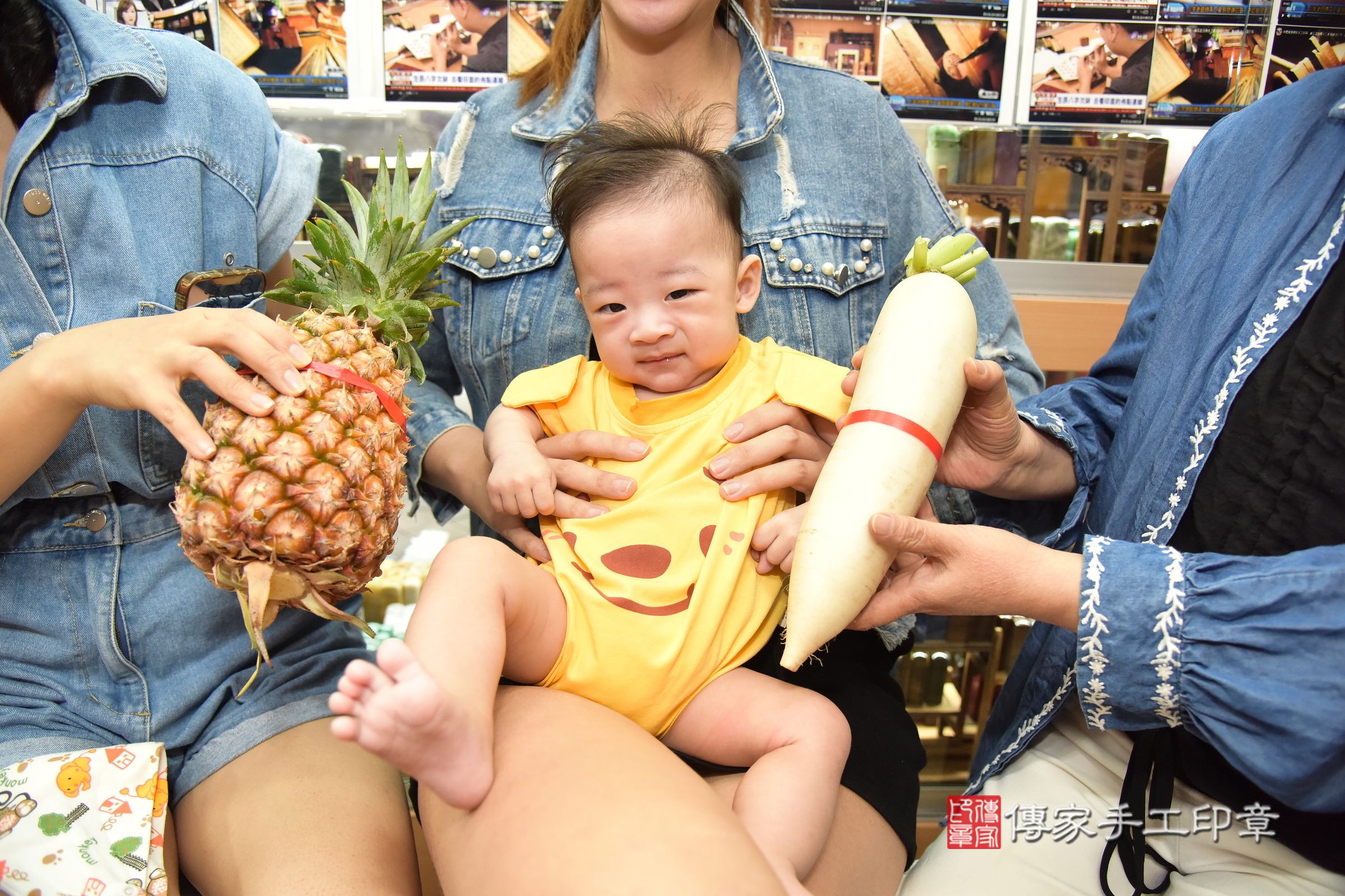 小展寶寶(新北市永和區嬰兒寶寶滿月剃頭理髮、嬰兒剃胎毛儀式吉祥話)。中國風會場，爸媽寶貝穿「日中韓」古裝禮服。專業拍照、證書。★購買「臍帶章、肚臍章、胎毛筆刷印章」贈送：剃頭、收涎、抓周，三選一。2024.4.23，照片8