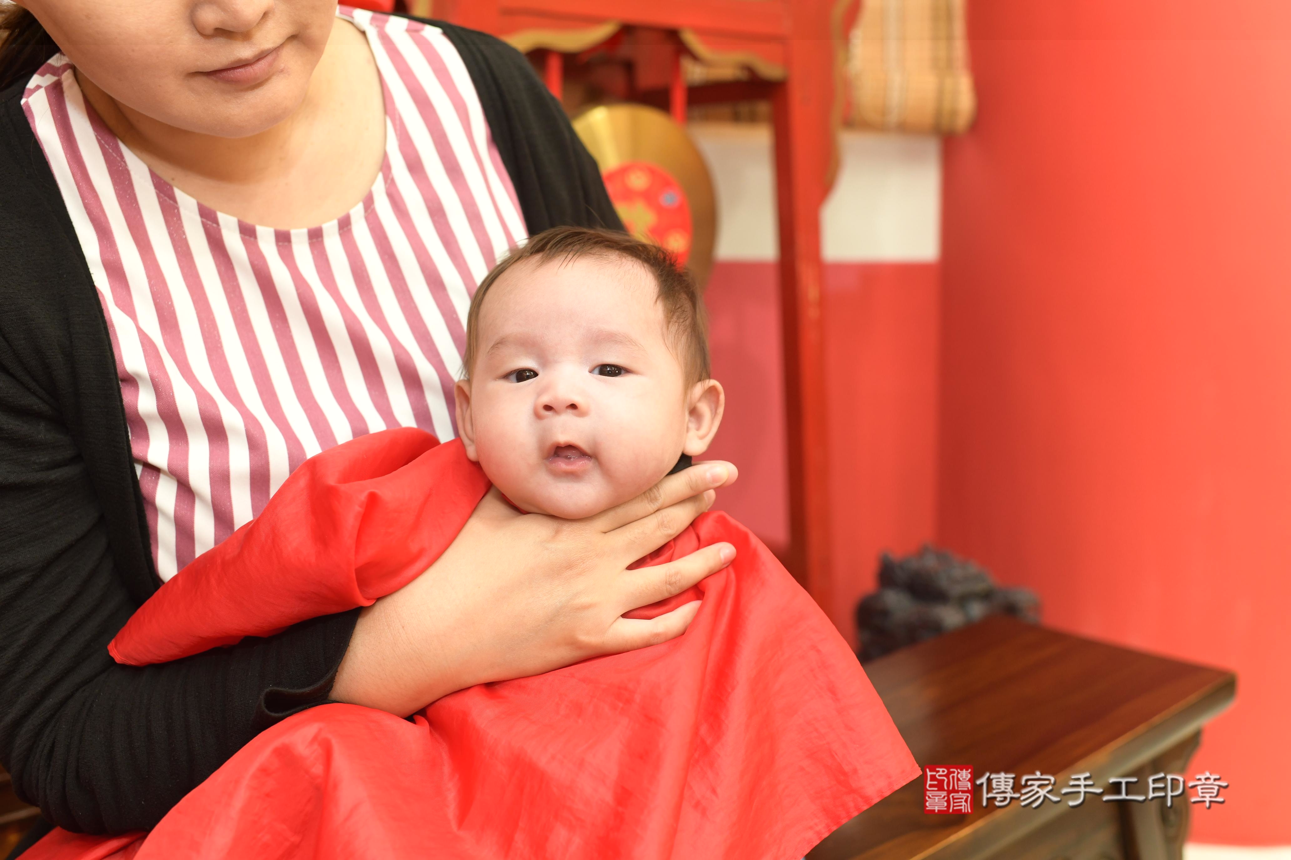 傳家手工印章高雄店、抓周、度脺、中國風會場、傳家嬰兒古禮、吉祥話、抓周道具物品24種、拍照。抓周證書。寶寶抓周、滿周歲、生日快樂、祝福