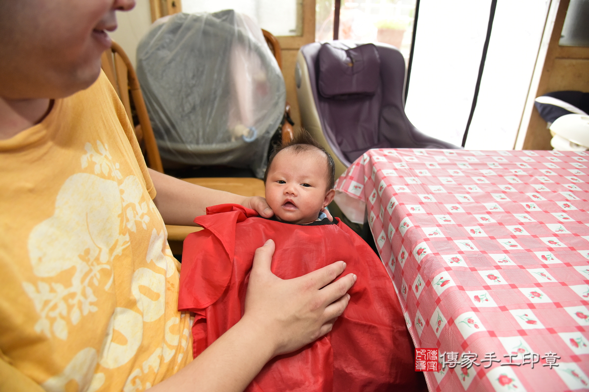 岑岑寶寶(台北市文山區到府嬰兒岑岑寶寶滿月剃頭理髮、到府嬰兒剃胎毛儀式吉祥話)。到府剃頭剃胎毛主持、專業拍照、證書。★購買「臍帶章、肚臍章、胎毛筆刷印章」贈送：剃頭、收涎、抓周，三選一。2024.4.24，照片12