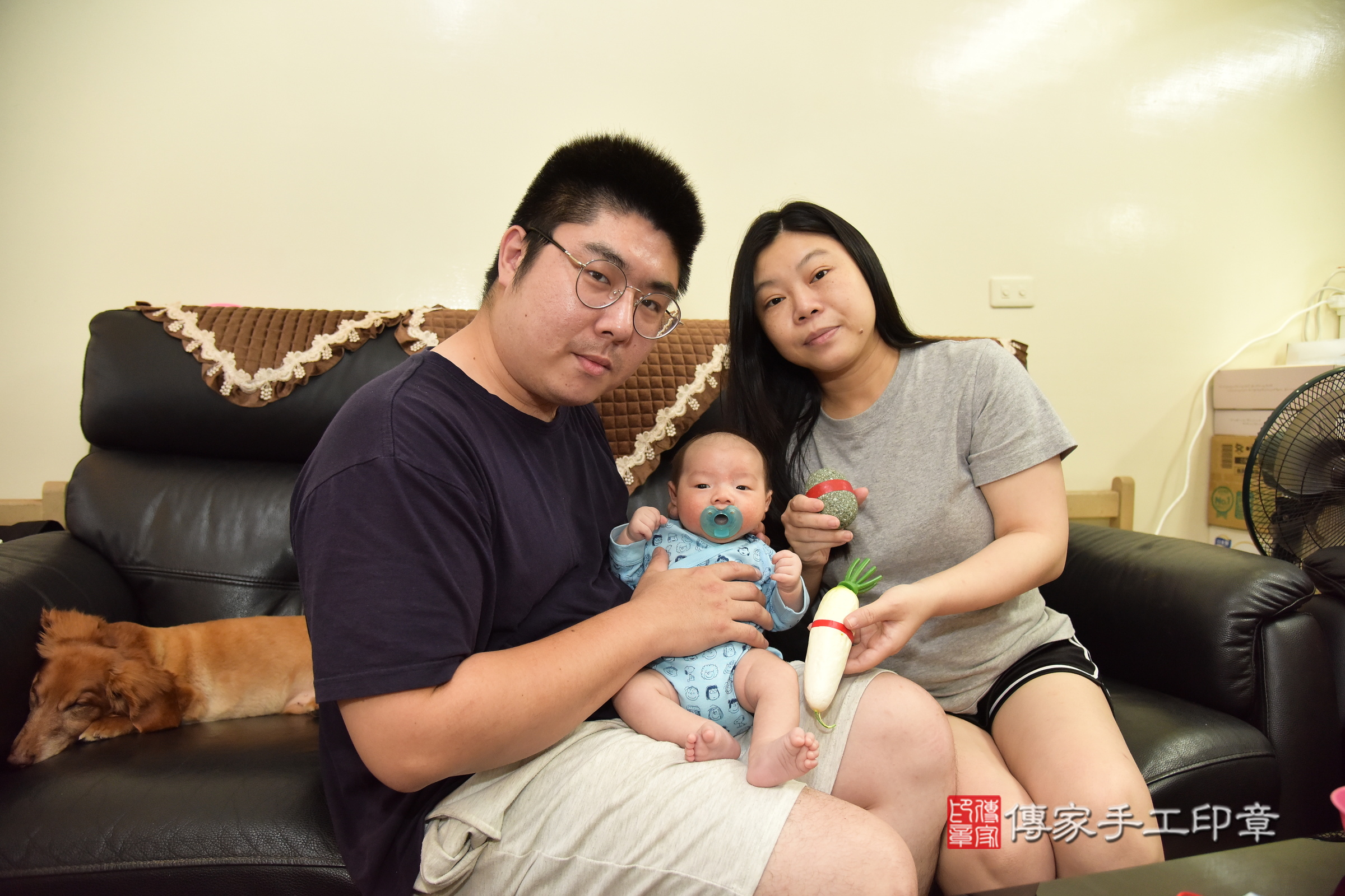 帆帆寶寶(新北市蘆洲區到府嬰兒帆帆寶寶滿月剃頭理髮、到府嬰兒剃胎毛儀式吉祥話)。到府剃頭剃胎毛主持、專業拍照、證書。★購買「臍帶章、肚臍章、胎毛筆刷印章」贈送：剃頭、收涎、抓周，三選一。2024.4.24，照片7