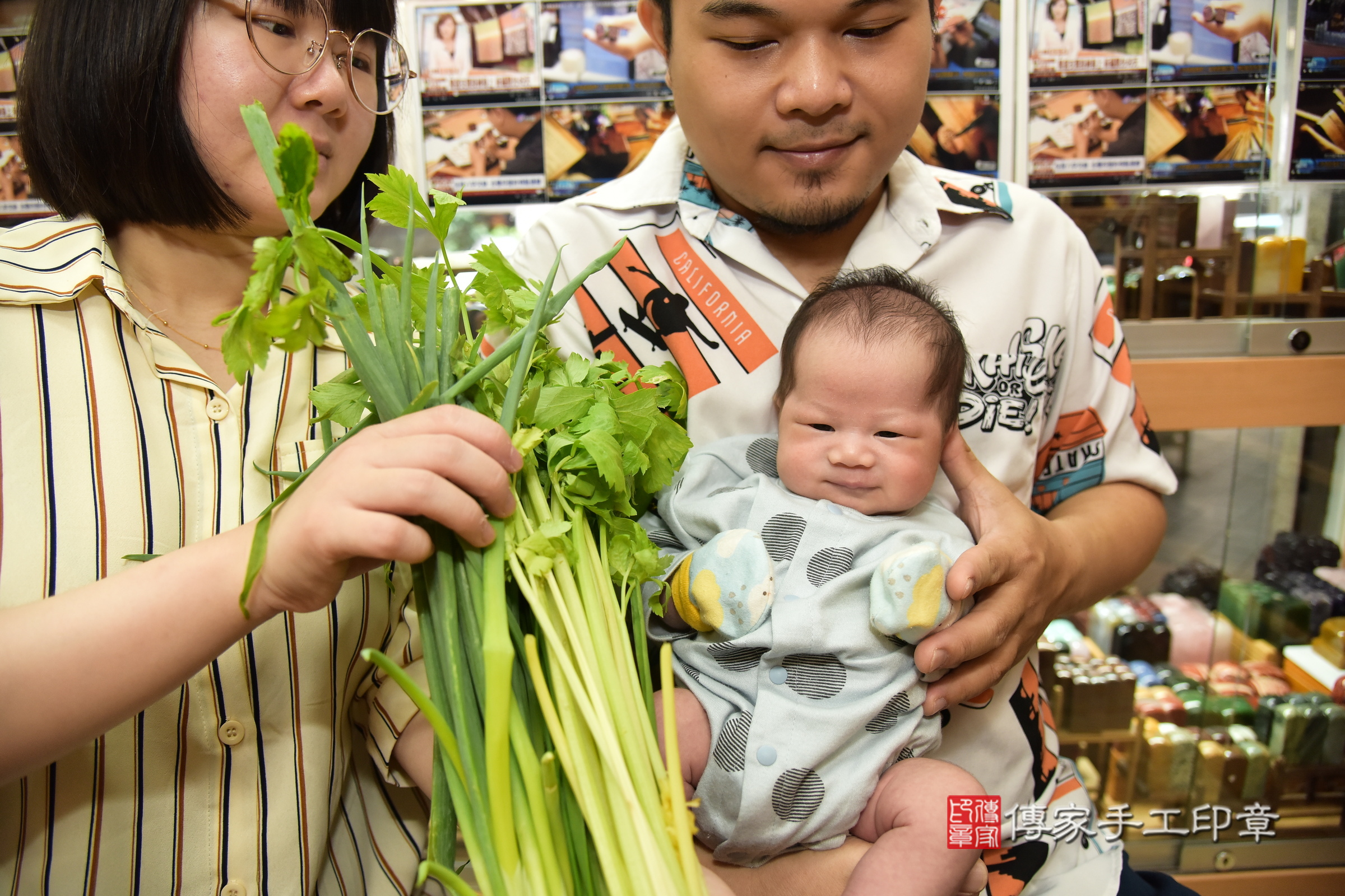 小淏寶寶(新北市永和區嬰兒寶寶滿月剃頭理髮、嬰兒剃胎毛儀式吉祥話)。中國風會場，爸媽寶貝穿「日中韓」古裝禮服。專業拍照、證書。★購買「臍帶章、肚臍章、胎毛筆刷印章」贈送：剃頭、收涎、抓周，三選一。2024.4.28，照片13