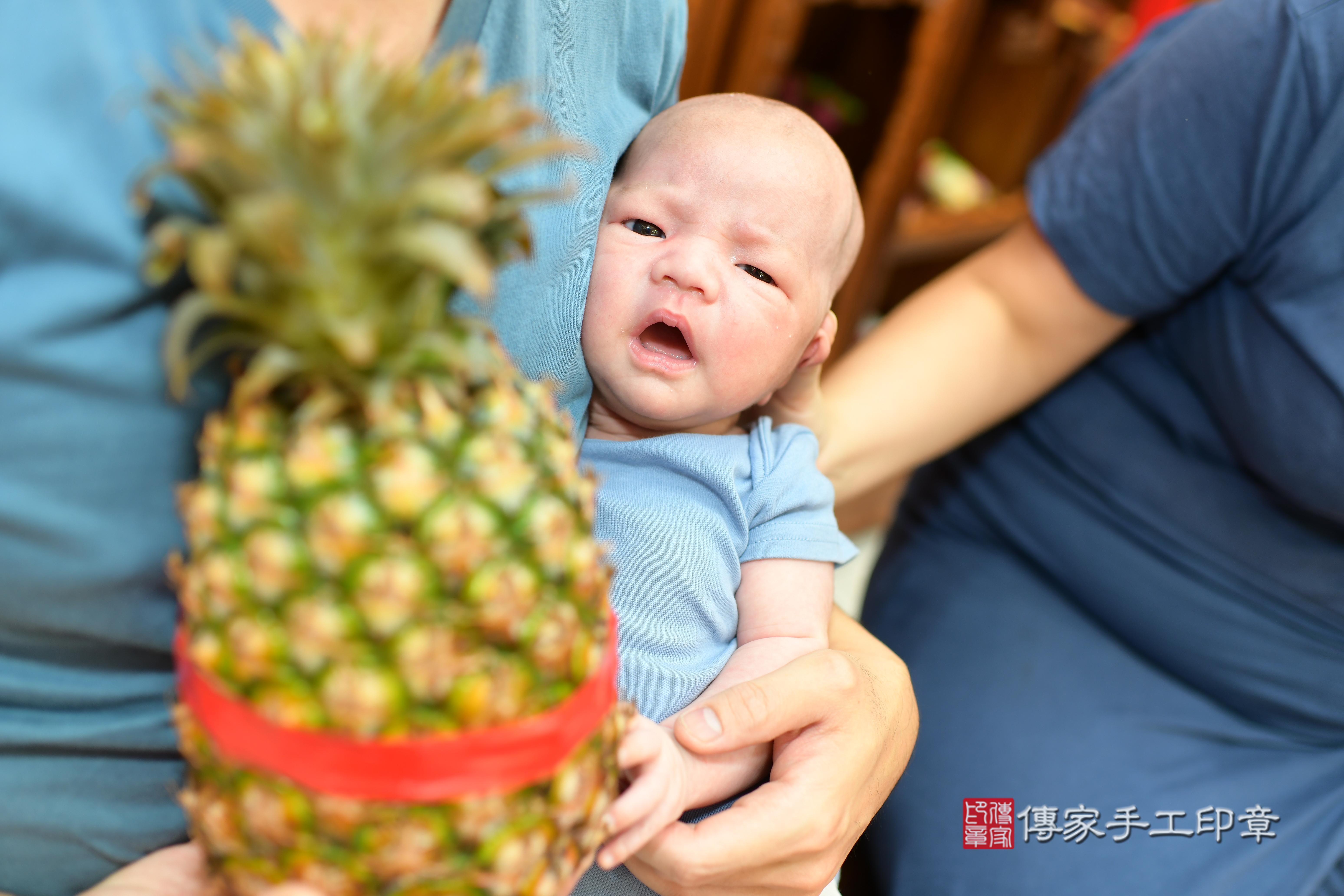 傳家手工印章台南店、抓周、度脺、中國風會場、傳家嬰兒古禮、吉祥話、抓周道具物品24種、拍照。抓周證書。寶寶抓周、滿周歲、生日快樂、祝福