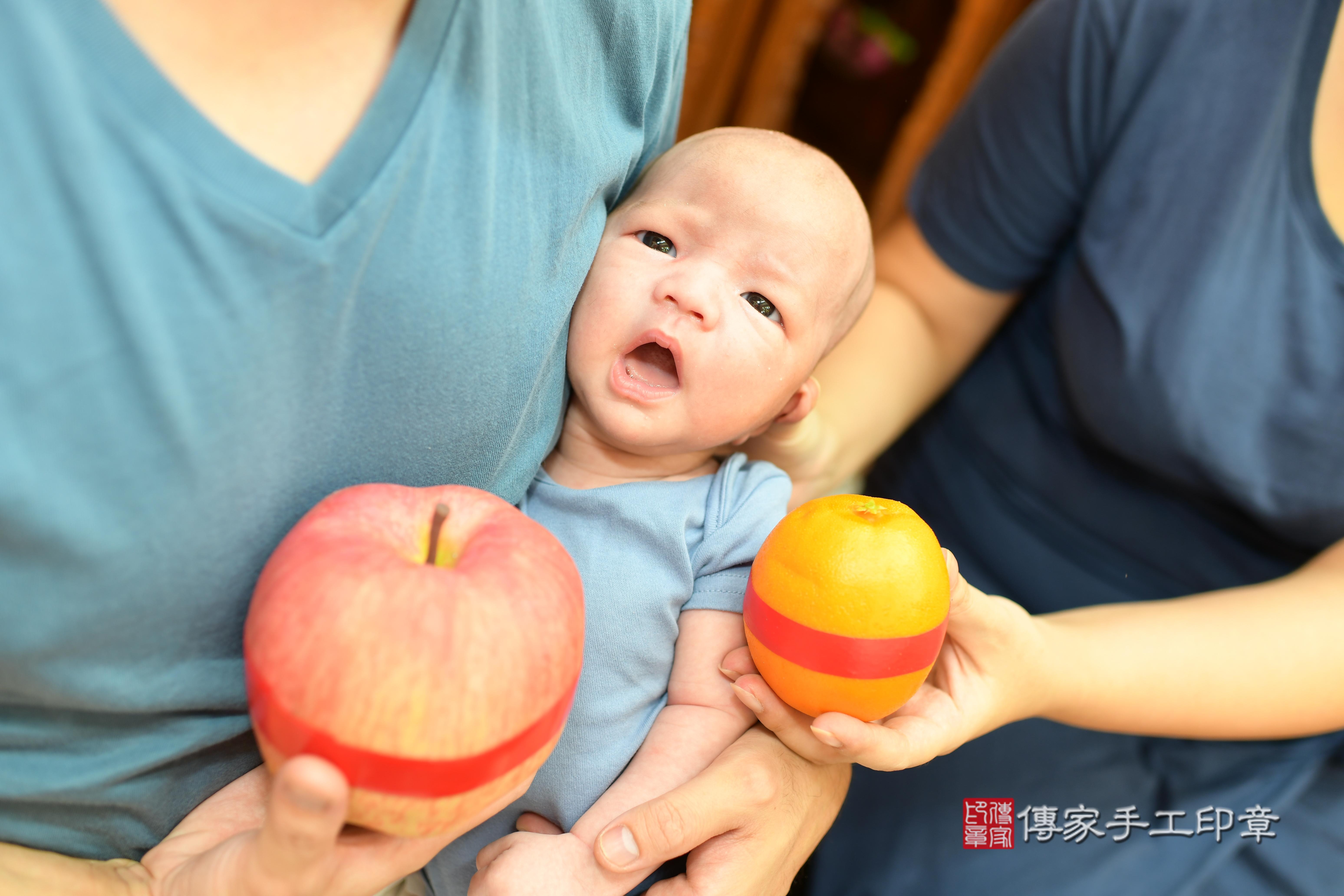 傳家手工印章台南店、抓周、度脺、中國風會場、傳家嬰兒古禮、吉祥話、抓周道具物品24種、拍照。抓周證書。寶寶抓周、滿周歲、生日快樂、祝福