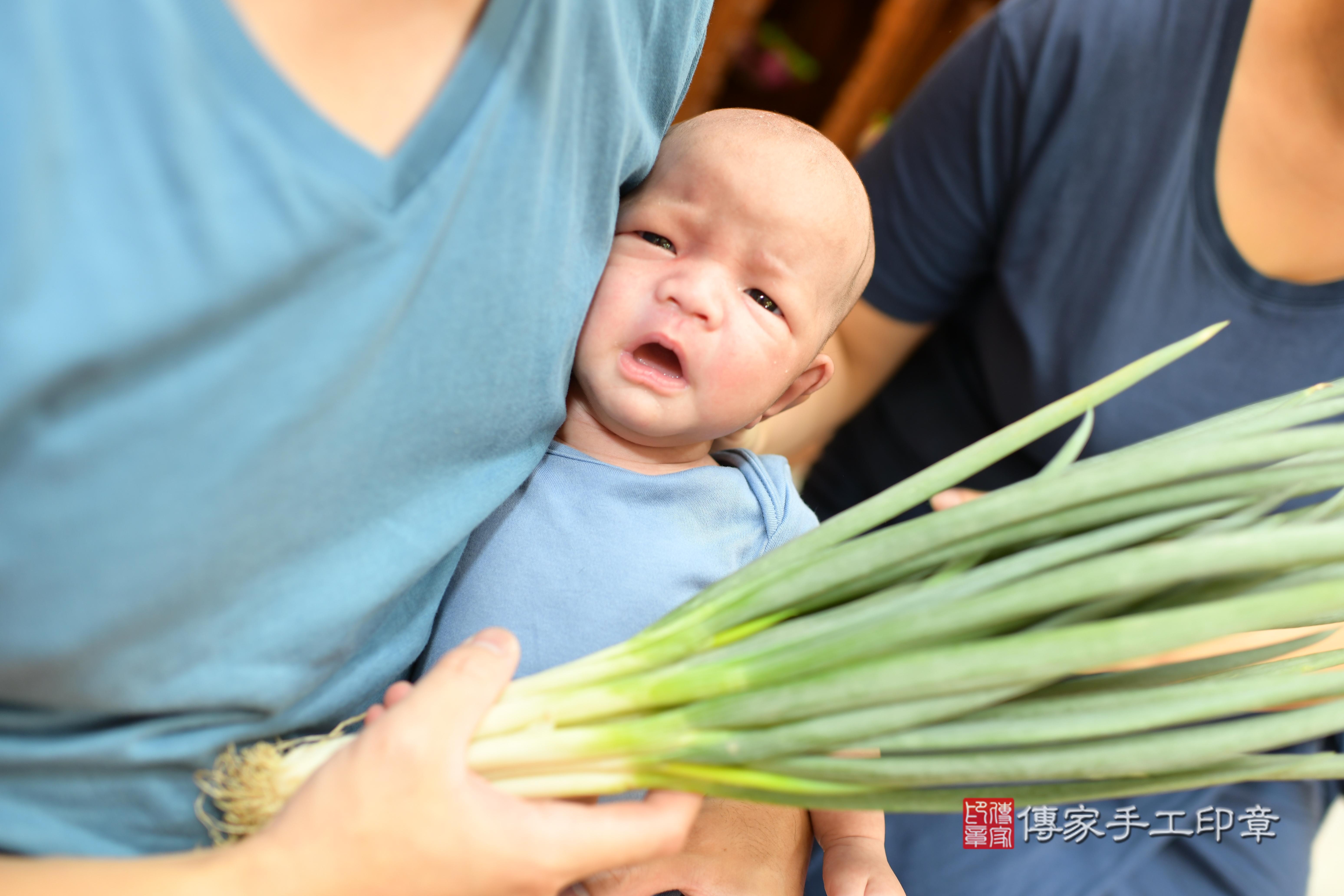 傳家手工印章台南店、抓周、度脺、中國風會場、傳家嬰兒古禮、吉祥話、抓周道具物品24種、拍照。抓周證書。寶寶抓周、滿周歲、生日快樂、祝福