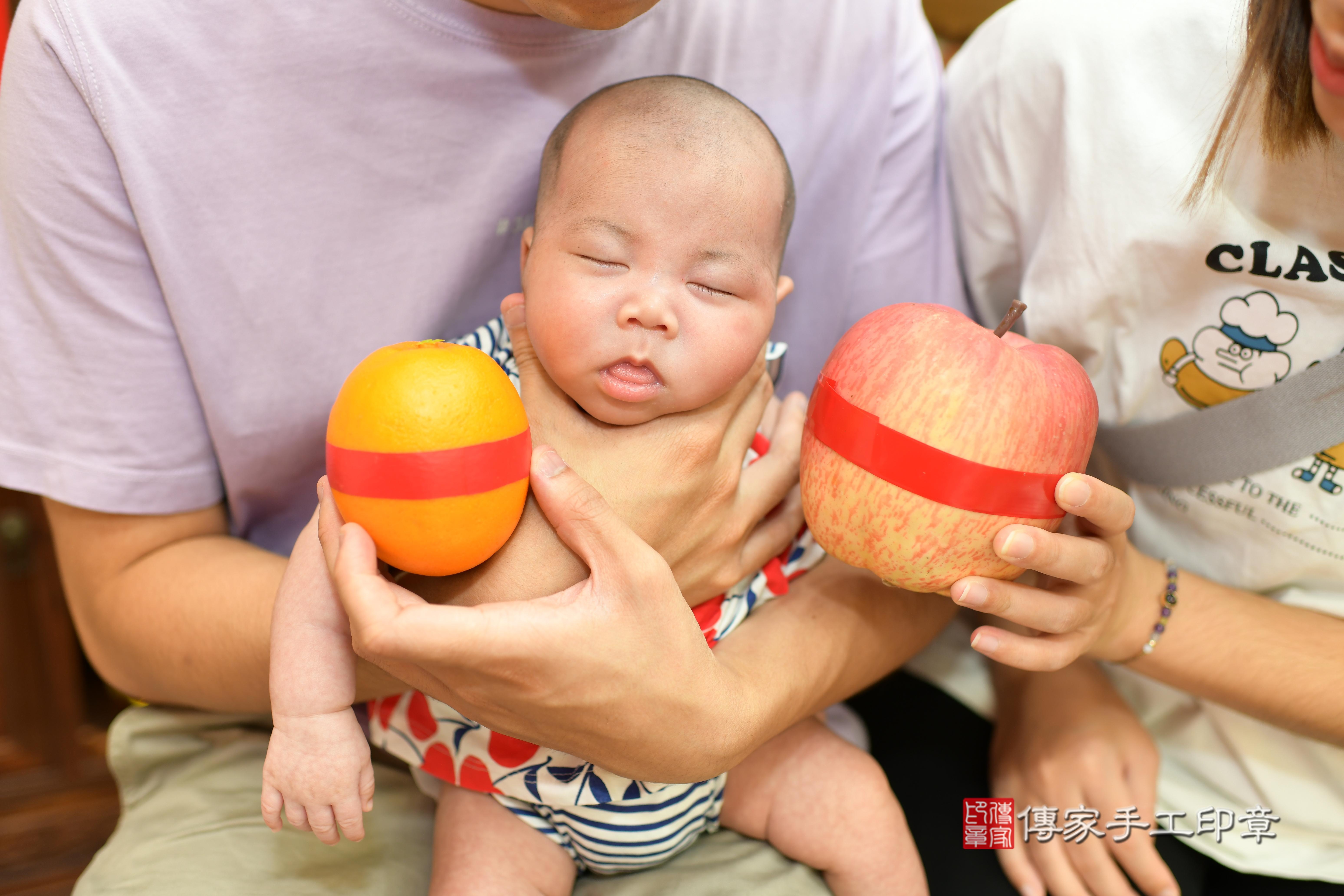 傳家手工印章台南店、抓周、度脺、中國風會場、傳家嬰兒古禮、吉祥話、抓周道具物品24種、拍照。抓周證書。寶寶抓周、滿周歲、生日快樂、祝福