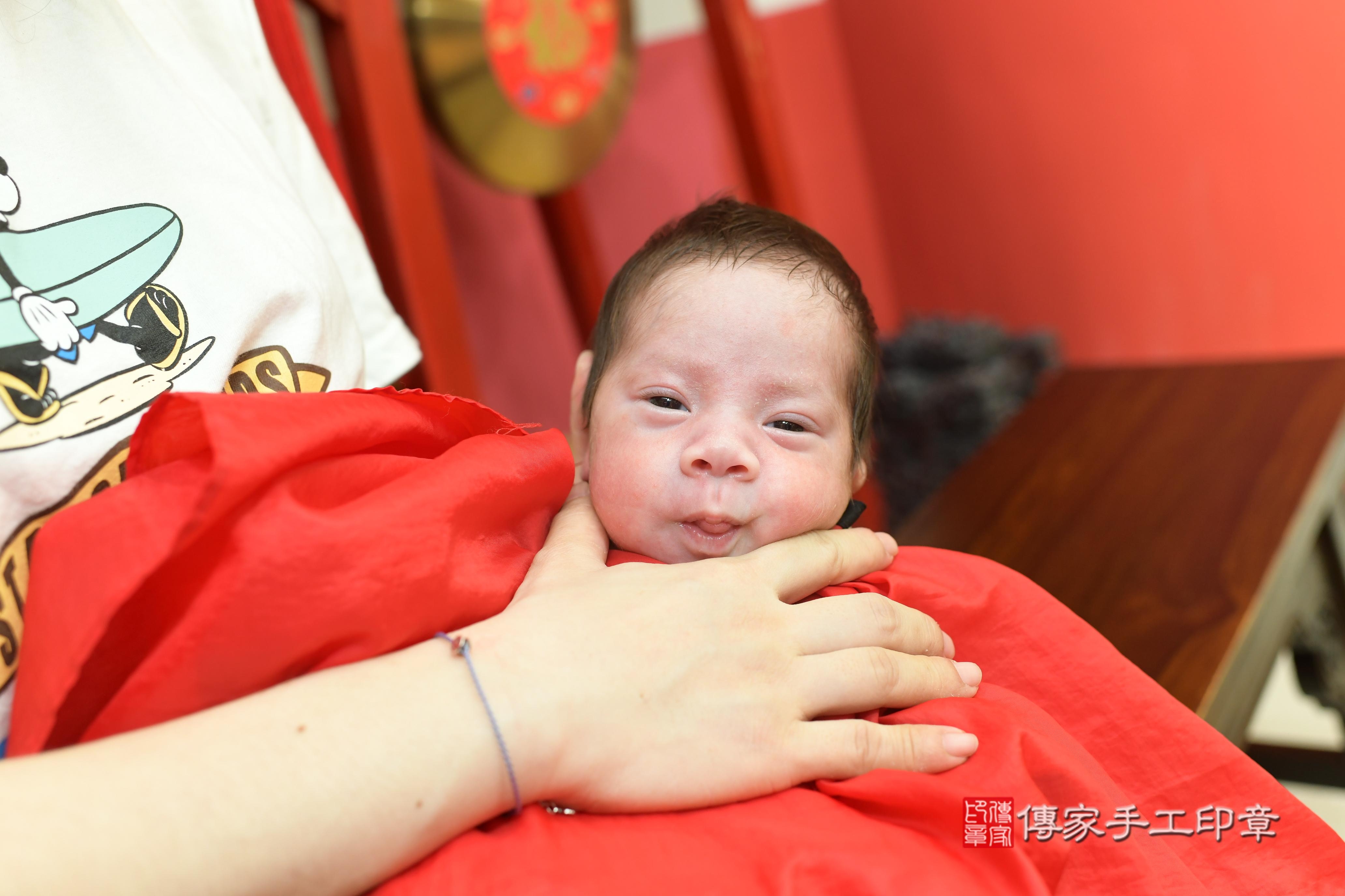 傳家手工印章高雄店、抓周、度脺、中國風會場、傳家嬰兒古禮、吉祥話、抓周道具物品24種、拍照。抓周證書。寶寶抓周、滿周歲、生日快樂、祝福