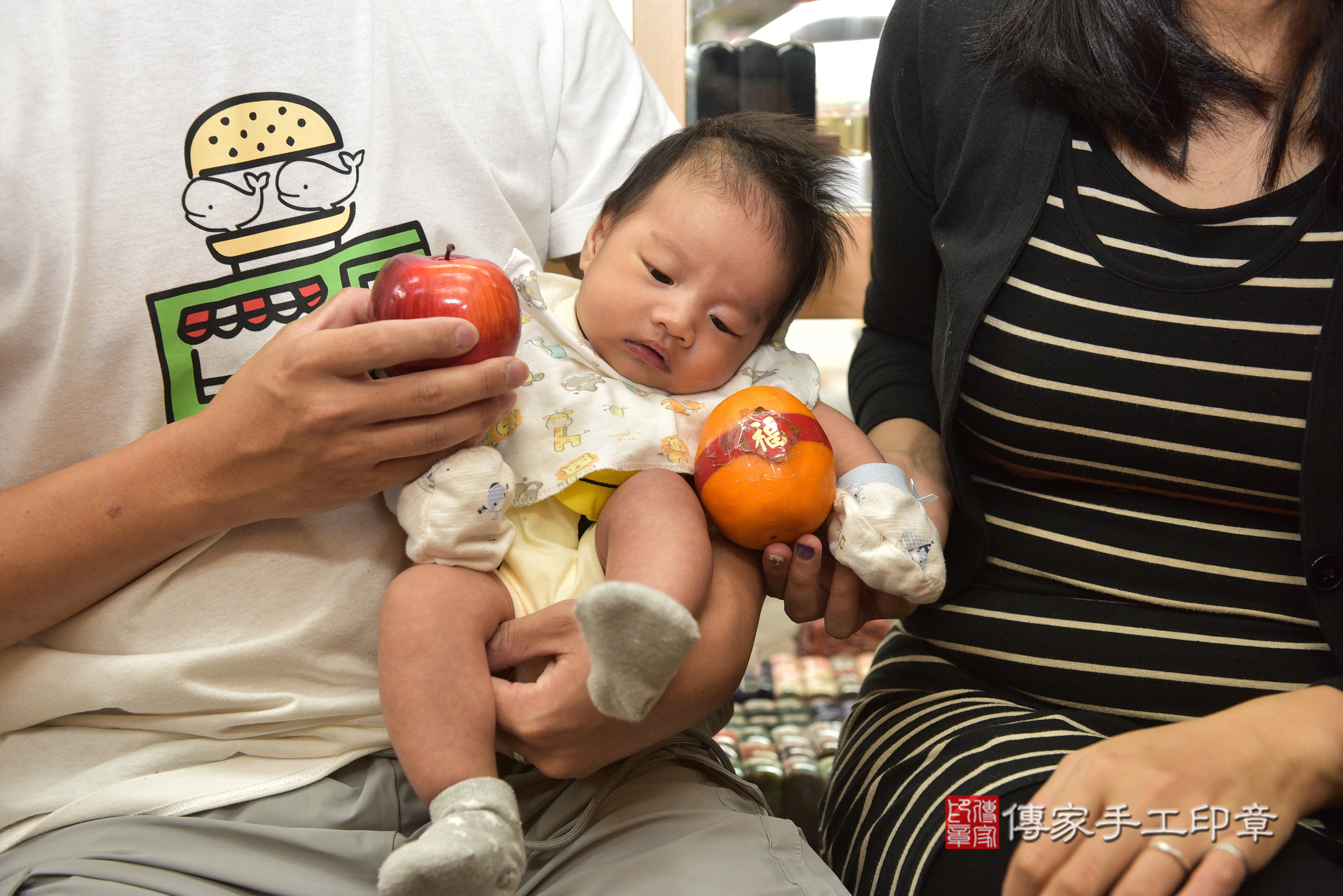 小淳寶寶(新北市永和區嬰兒寶寶滿月剃頭理髮、嬰兒剃胎毛儀式吉祥話)。中國風會場，爸媽寶貝穿「日中韓」古裝禮服。專業拍照、證書。★購買「臍帶章、肚臍章、胎毛筆刷印章」贈送：剃頭、收涎、抓周，三選一。2024.5.2，照片5