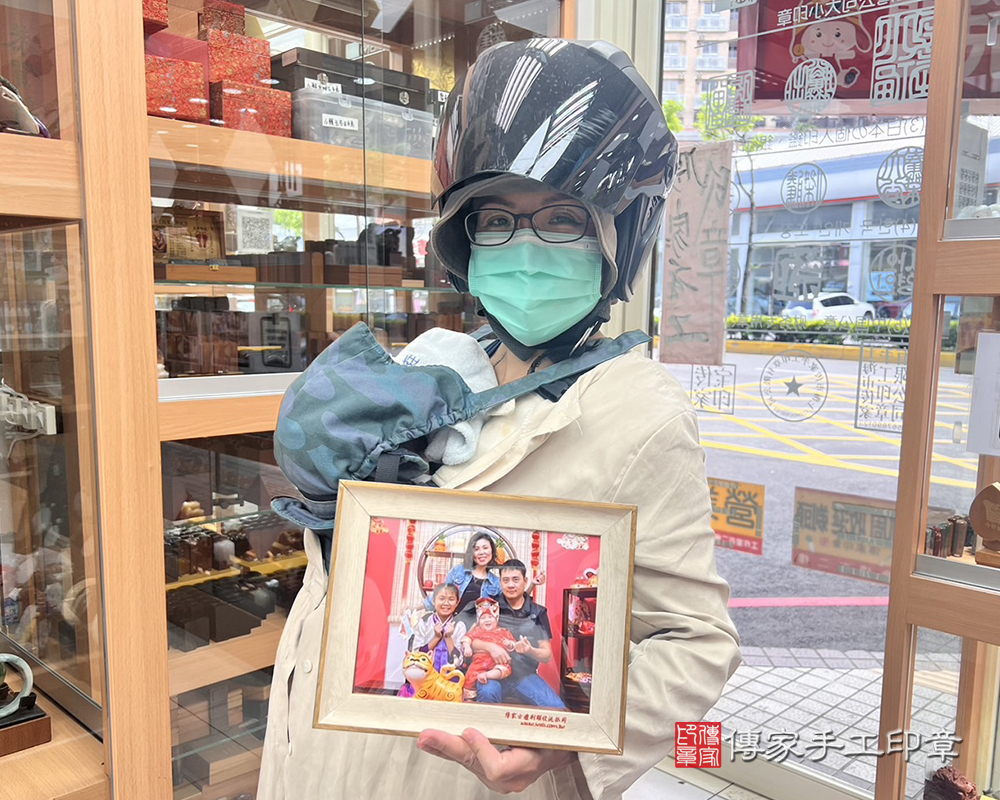 新竹市香山區陳寶貝抓周推薦：傳家新竹店抓周度脺中國風會場，嬰兒古禮抓周流程儀式吉祥話、抓周道具物品24種、拍照。抓周證書。2024.04.21