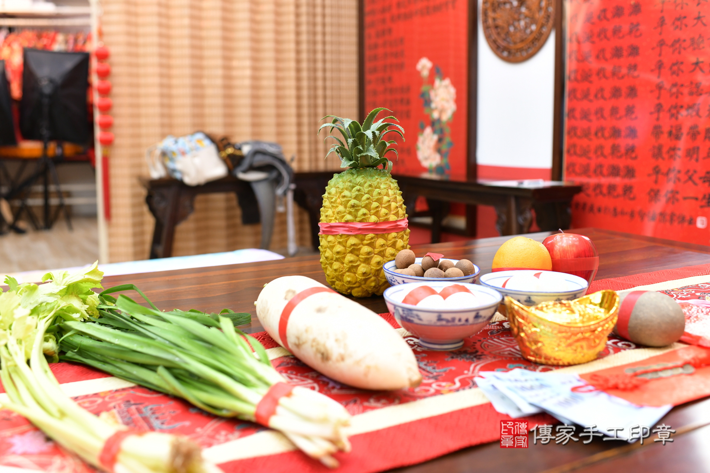 小芯寶寶(新北市永和區嬰兒寶寶滿月剃頭理髮、嬰兒剃胎毛儀式吉祥話)。中國風會場，爸媽寶貝穿「日中韓」古裝禮服。專業拍照、證書。★購買「臍帶章、肚臍章、胎毛筆刷印章」贈送：剃頭、收涎、抓周，三選一。2024.5.11，照片5