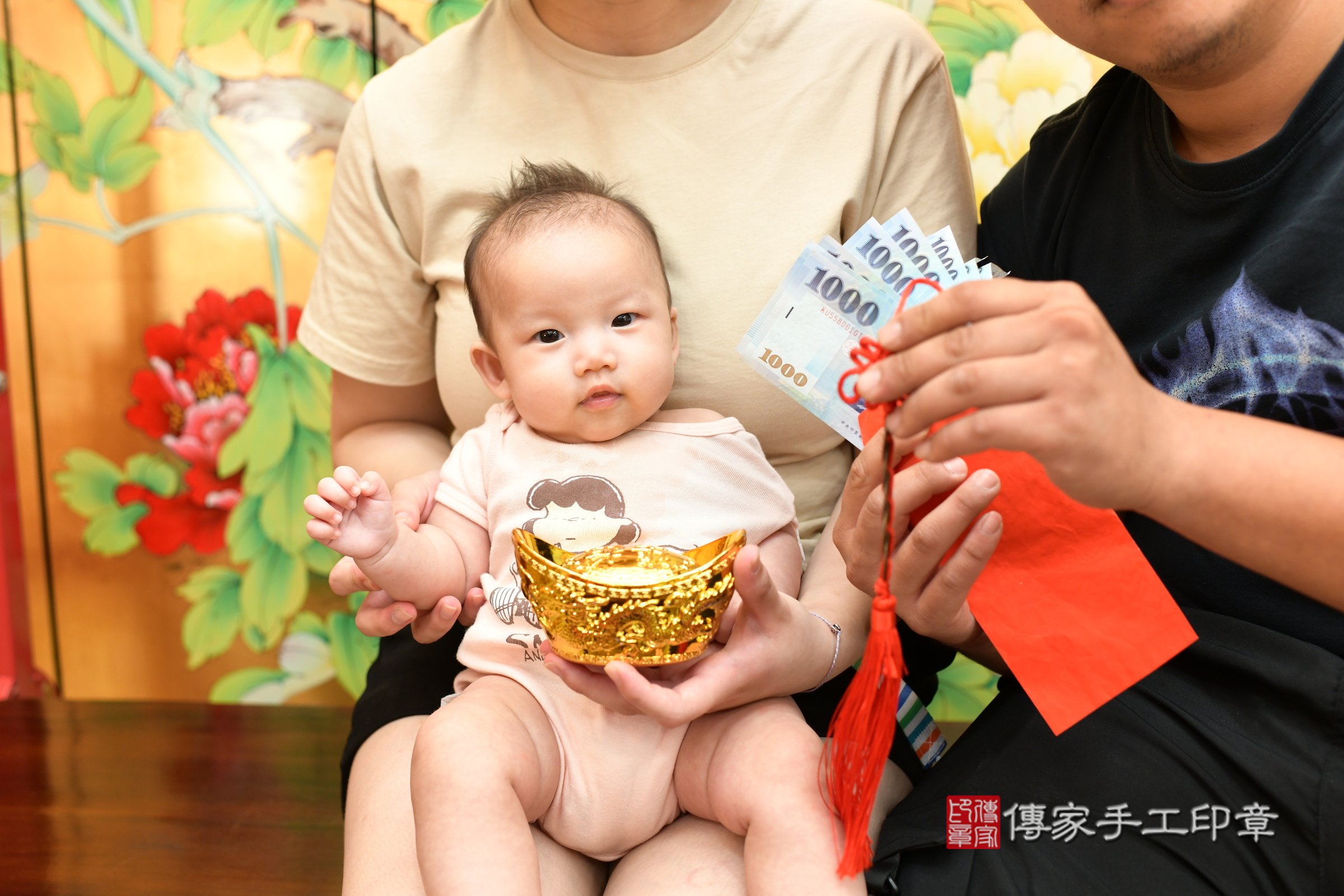 小芯寶寶(新北市永和區嬰兒寶寶滿月剃頭理髮、嬰兒剃胎毛儀式吉祥話)。中國風會場，爸媽寶貝穿「日中韓」古裝禮服。專業拍照、證書。★購買「臍帶章、肚臍章、胎毛筆刷印章」贈送：剃頭、收涎、抓周，三選一。2024.5.11，照片11