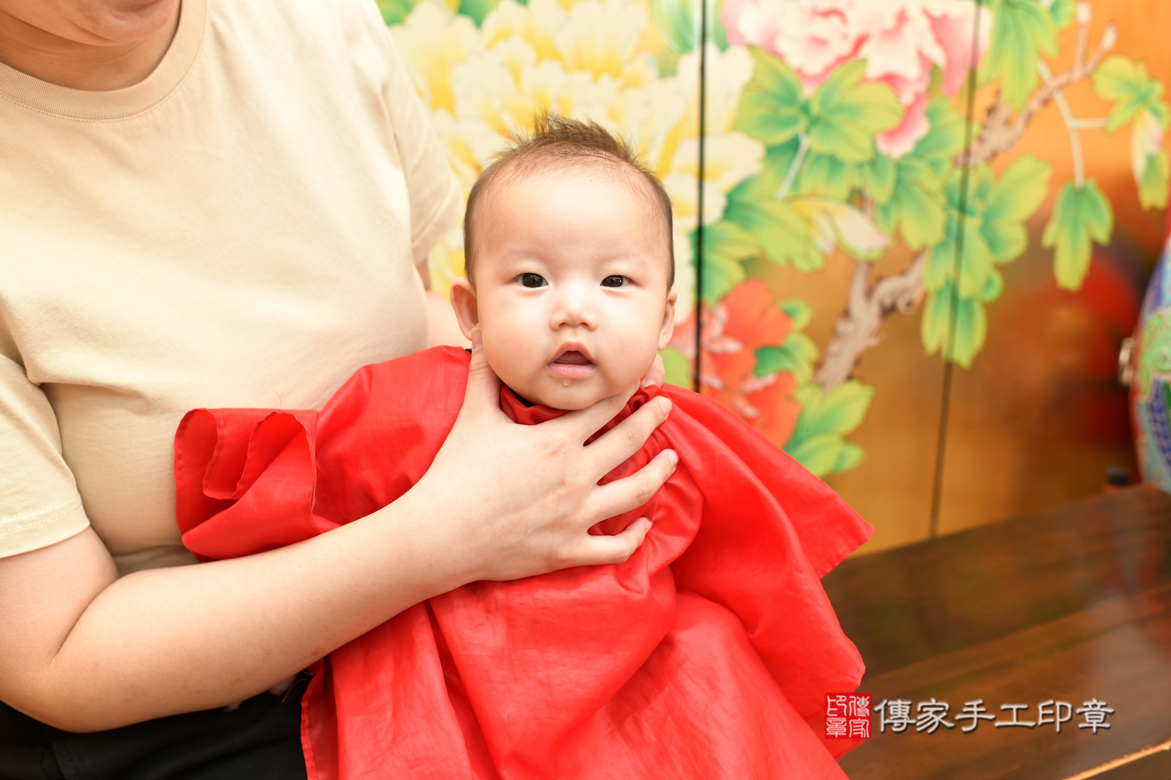 小芯寶寶(新北市永和區嬰兒寶寶滿月剃頭理髮、嬰兒剃胎毛儀式吉祥話)。中國風會場，爸媽寶貝穿「日中韓」古裝禮服。專業拍照、證書。★購買「臍帶章、肚臍章、胎毛筆刷印章」贈送：剃頭、收涎、抓周，三選一。2024.5.11，照片12