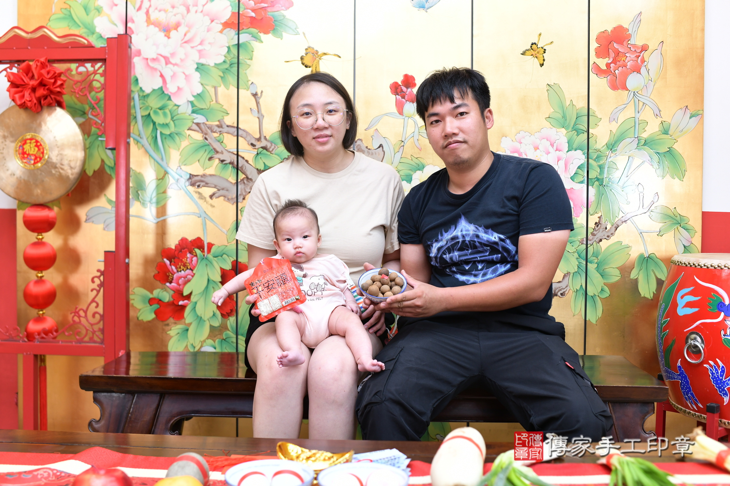 小芯寶寶(新北市永和區嬰兒寶寶滿月剃頭理髮、嬰兒剃胎毛儀式吉祥話)。中國風會場，爸媽寶貝穿「日中韓」古裝禮服。專業拍照、證書。★購買「臍帶章、肚臍章、胎毛筆刷印章」贈送：剃頭、收涎、抓周，三選一。2024.5.11，照片10