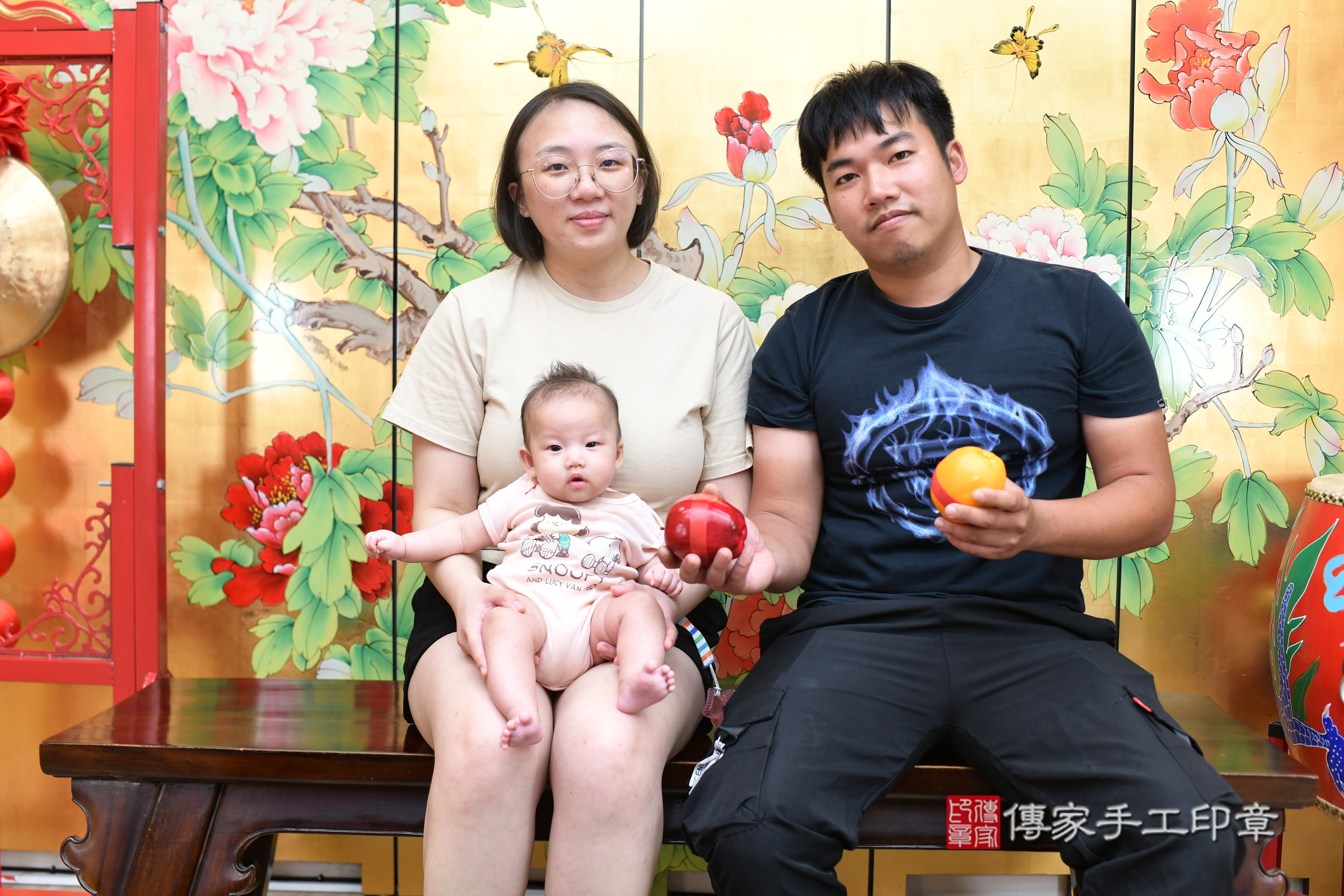 小芯寶寶(新北市永和區嬰兒寶寶滿月剃頭理髮、嬰兒剃胎毛儀式吉祥話)。中國風會場，爸媽寶貝穿「日中韓」古裝禮服。專業拍照、證書。★購買「臍帶章、肚臍章、胎毛筆刷印章」贈送：剃頭、收涎、抓周，三選一。2024.5.11，照片7