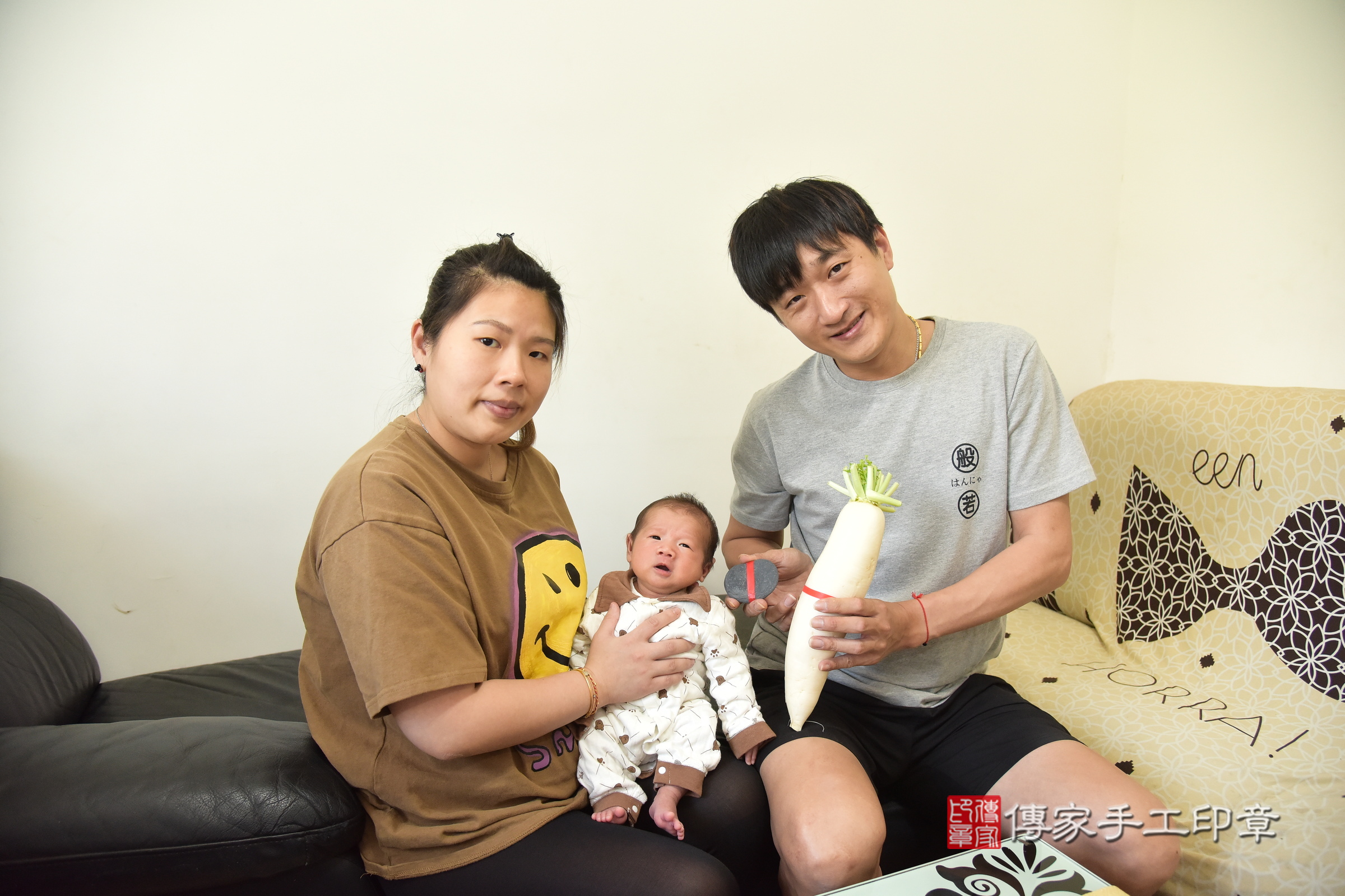 諺諺寶寶(新北市汐止區到府嬰兒諺諺寶寶滿月剃頭理髮、到府嬰兒剃胎毛儀式吉祥話)。到府剃頭剃胎毛主持、專業拍照、證書。★購買「臍帶章、肚臍章、胎毛筆刷印章」贈送：剃頭、收涎、抓周，三選一。2024.5.16，照片8