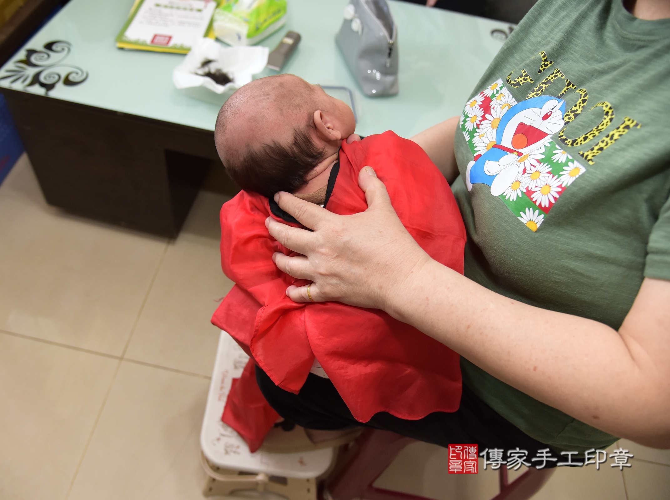 諺諺寶寶(新北市汐止區到府嬰兒諺諺寶寶滿月剃頭理髮、到府嬰兒剃胎毛儀式吉祥話)。到府剃頭剃胎毛主持、專業拍照、證書。★購買「臍帶章、肚臍章、胎毛筆刷印章」贈送：剃頭、收涎、抓周，三選一。2024.5.16，照片13