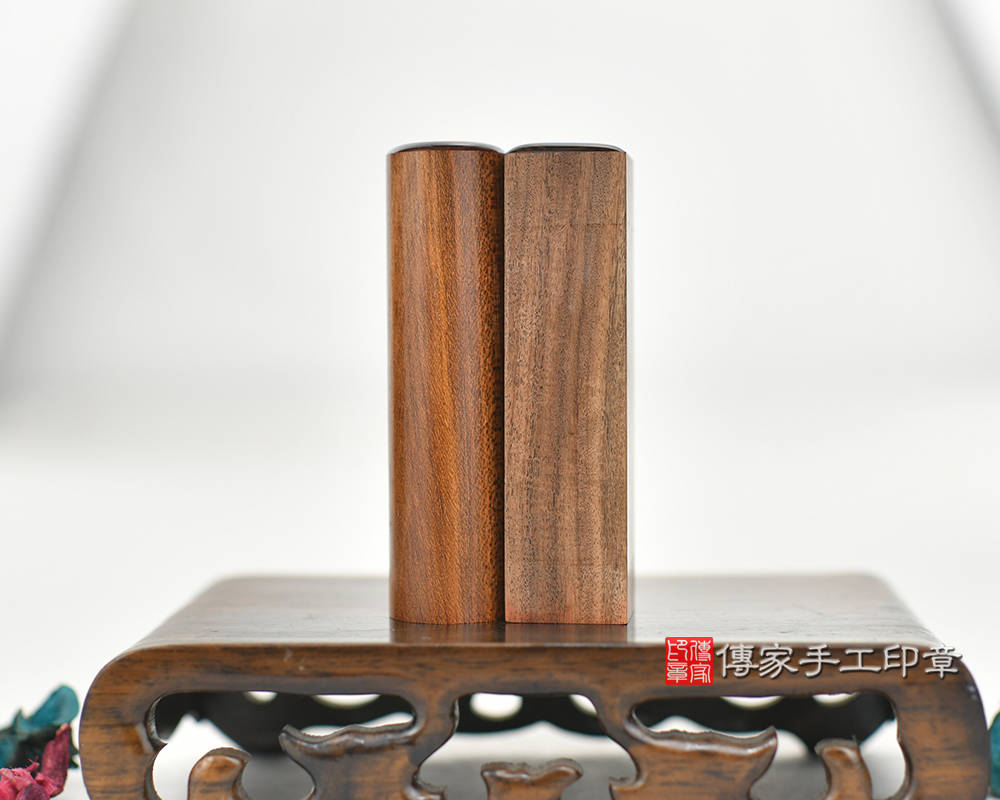 ♥♡爸爸媽媽愛的禮物♡♥ 玫瑰黑檀木、紅雪檀木臍髮印章、臍帶章、胎毛章、發財章 傳家手工印章台中店2024.05.26 ♥♡爸爸媽媽愛的禮物♡♥ 玫瑰黑檀木、紅雪檀木臍髮印章、臍帶章、胎毛章、發財章 傳家手工印章台中店2024.05.26