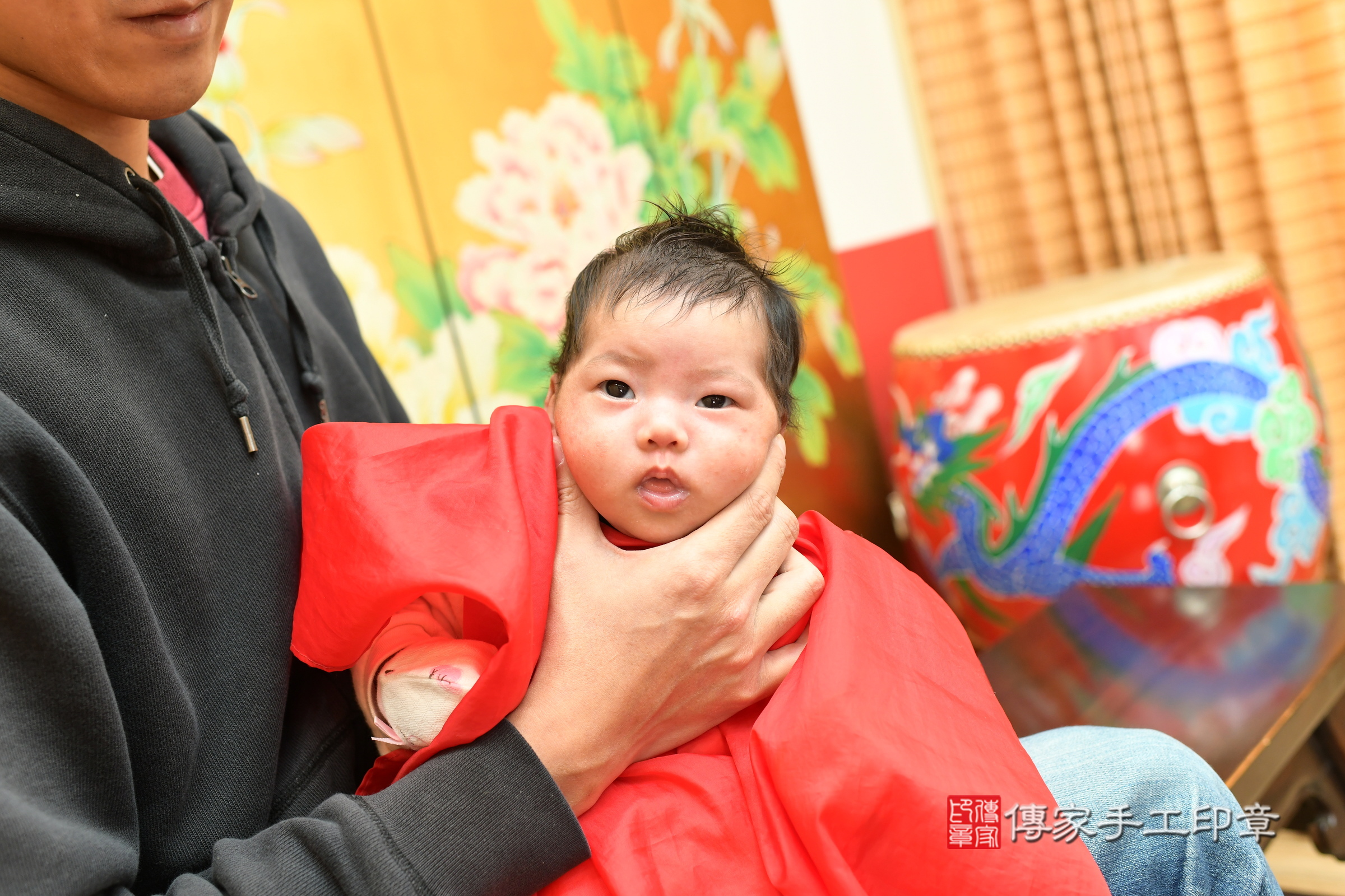 昕昕寶寶(台北市大同區嬰兒寶寶滿月剃頭理髮、嬰兒剃胎毛儀式吉祥話)。中國風會場，爸媽寶貝穿「日中韓」古裝禮服。專業拍照、證書。★購買「臍帶章、肚臍章、胎毛筆刷印章」贈送：剃頭、收涎、抓周，三選一。2024.1.27，照片10