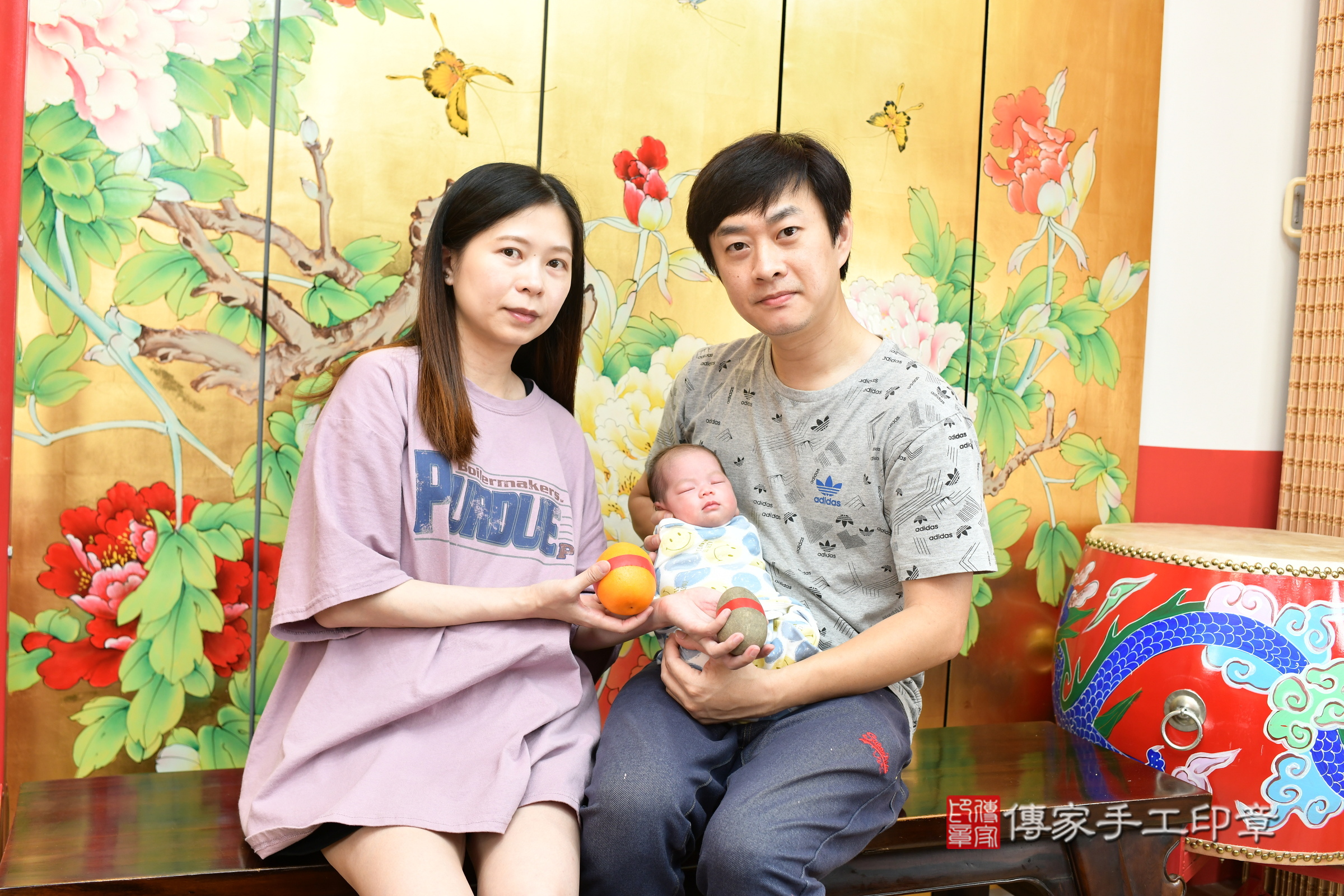 彤彤寶寶(台北市大同區嬰兒寶寶滿月剃頭理髮、嬰兒剃胎毛儀式吉祥話)。中國風會場，爸媽寶貝穿「日中韓」古裝禮服。專業拍照、證書。★購買「臍帶章、肚臍章、胎毛筆刷印章」贈送：剃頭、收涎、抓周，三選一。2024.5.26，照片8