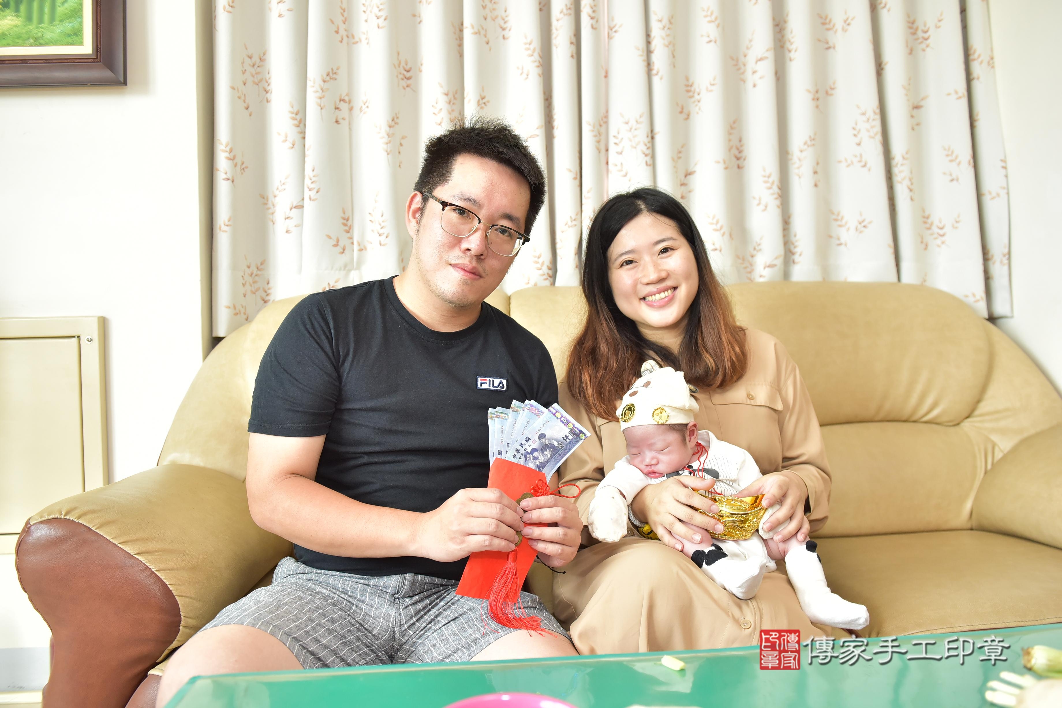 傳家手工印章高雄店、抓周、度脺、中國風會場、傳家嬰兒古禮、吉祥話、抓周道具物品24種、拍照。抓周證書。寶寶抓周、滿周歲、生日快樂、祝福