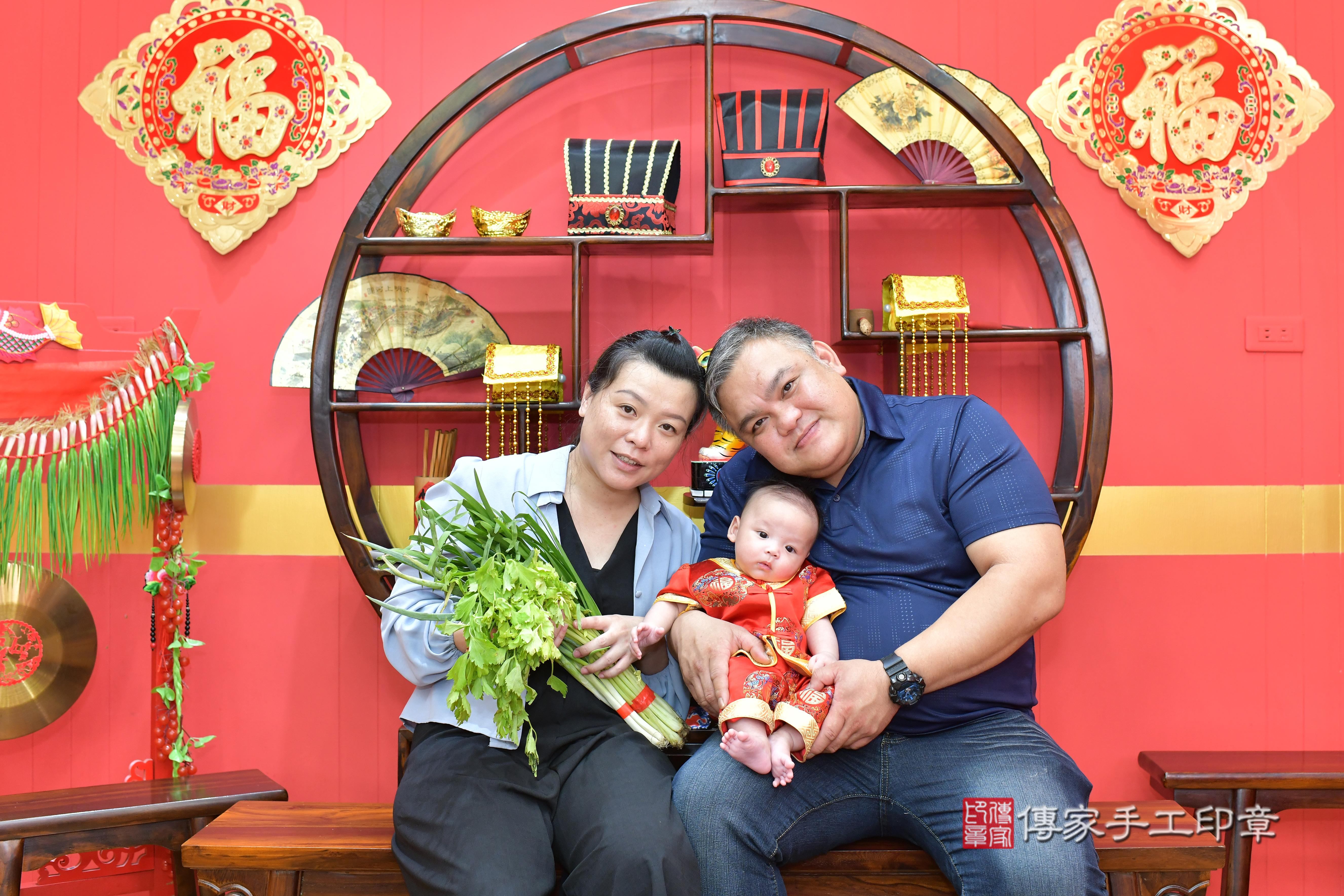 傳家手工印章桃園店、抓周、度脺、中國風會場、傳家嬰兒古禮、吉祥話、抓周道具物品24種、拍照。抓周證書。寶寶抓周、滿周歲、生日快樂、祝福