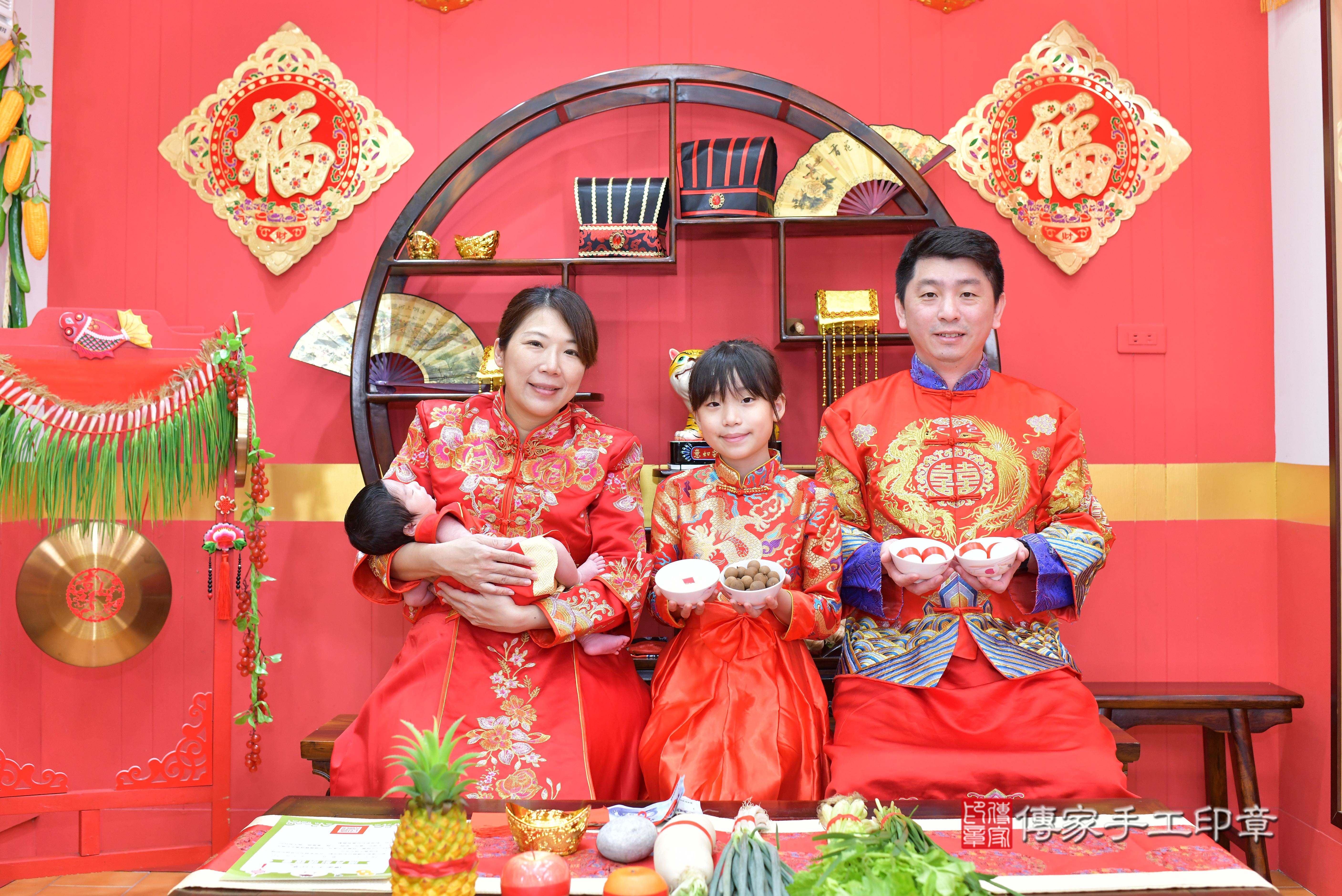 傳家手工印章桃園店、抓周、度脺、中國風會場、傳家嬰兒古禮、吉祥話、抓周道具物品24種、拍照。抓周證書。寶寶抓周、滿周歲、生日快樂、祝福