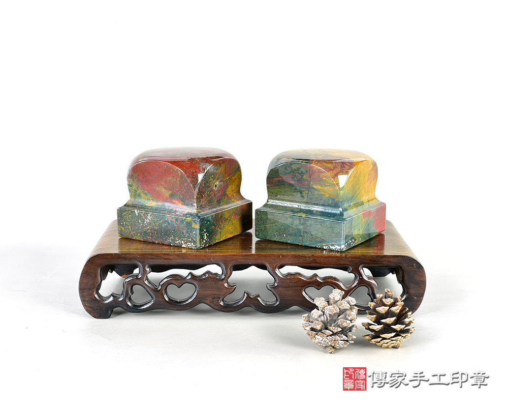 頂級巴西水草玉(紅黃綠三彩):廟章、神明印章、大印章 頂級巴西水草玉(紅黃綠三彩):廟章、神明印章、大印章