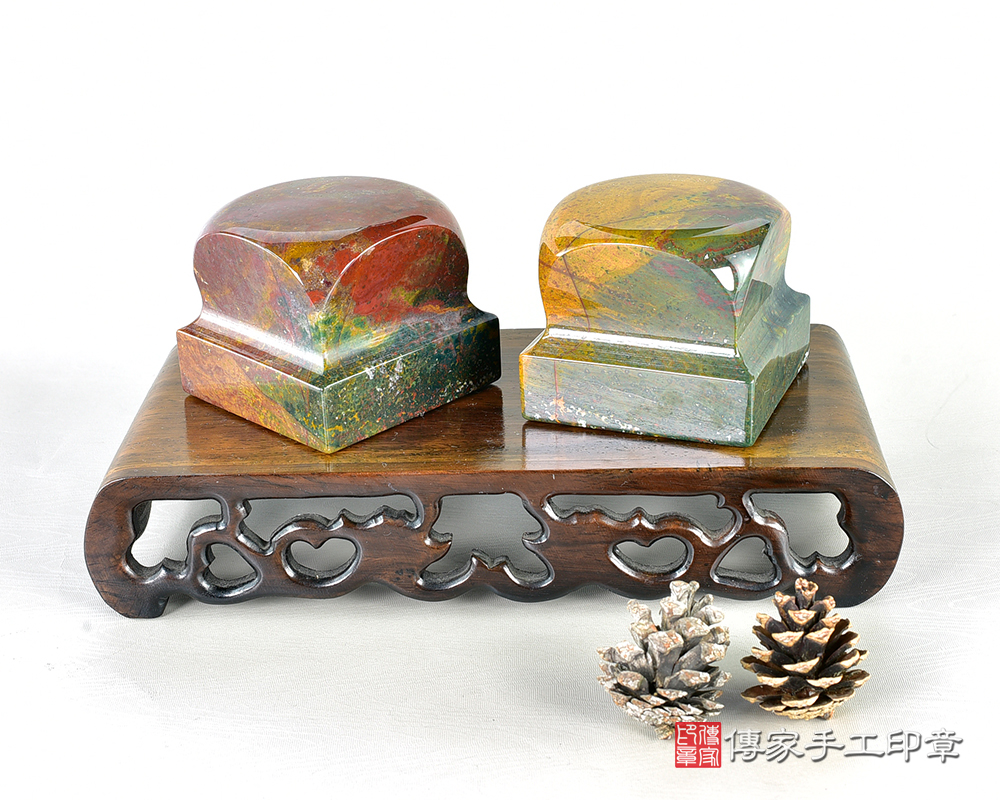 頂級巴西水草玉(紅黃綠三彩):廟章、神明印章、大印章 頂級巴西水草玉(紅黃綠三彩):廟章、神明印章、大印章