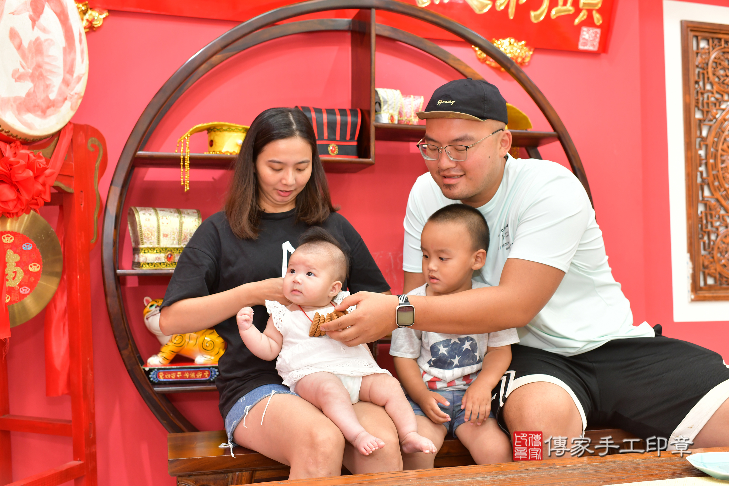 台中市北區芯芯寶寶收涎推薦：傳家台中店收涎中國風會場，嬰兒古禮收涎收口水流程儀式、收涎吉祥話、收涎餅乾、收涎拍照。收涎證書。2024.5.19，照片11