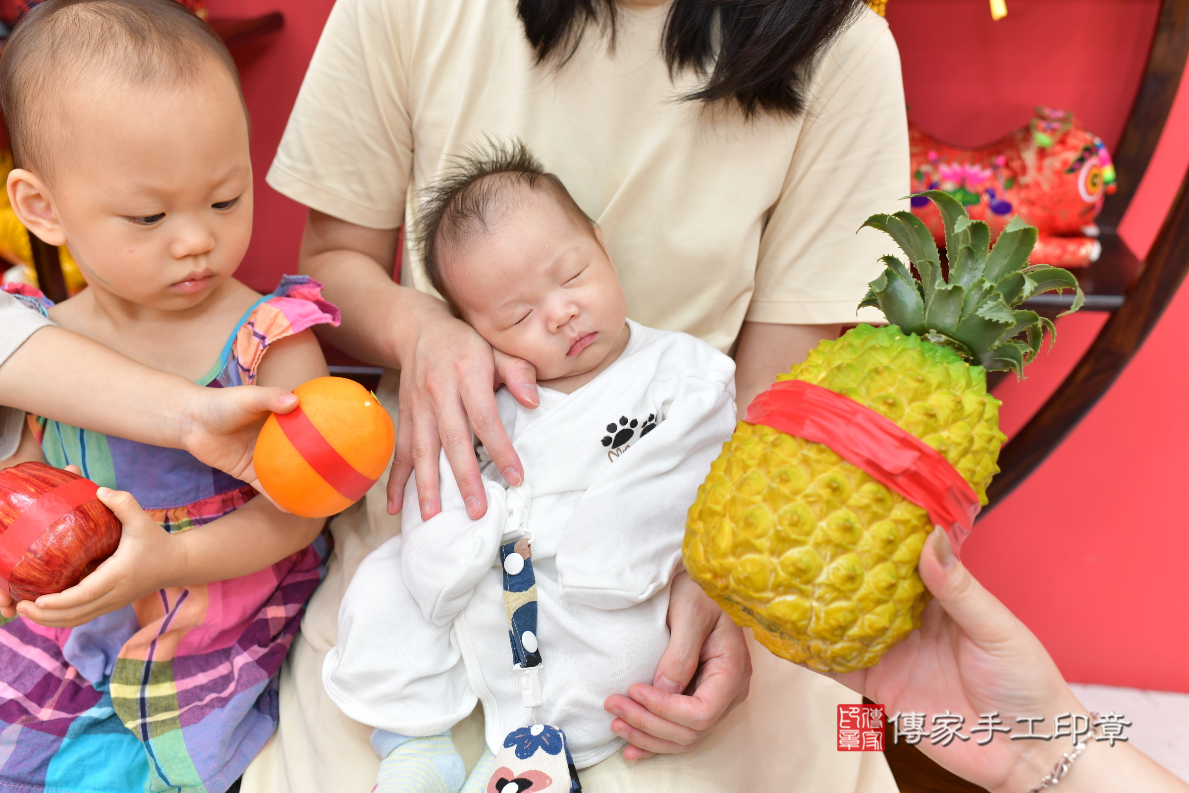 琳琳寶寶(台中市北區嬰兒寶寶滿月剃頭理髮、嬰兒剃胎毛儀式吉祥話)。中國風會場，爸媽寶貝穿「日中韓」古裝禮服。專業拍照、證書。★購買「臍帶章、肚臍章、胎毛筆刷印章」贈送：剃頭、收涎、抓周，三選一。2024.5.25，照片7