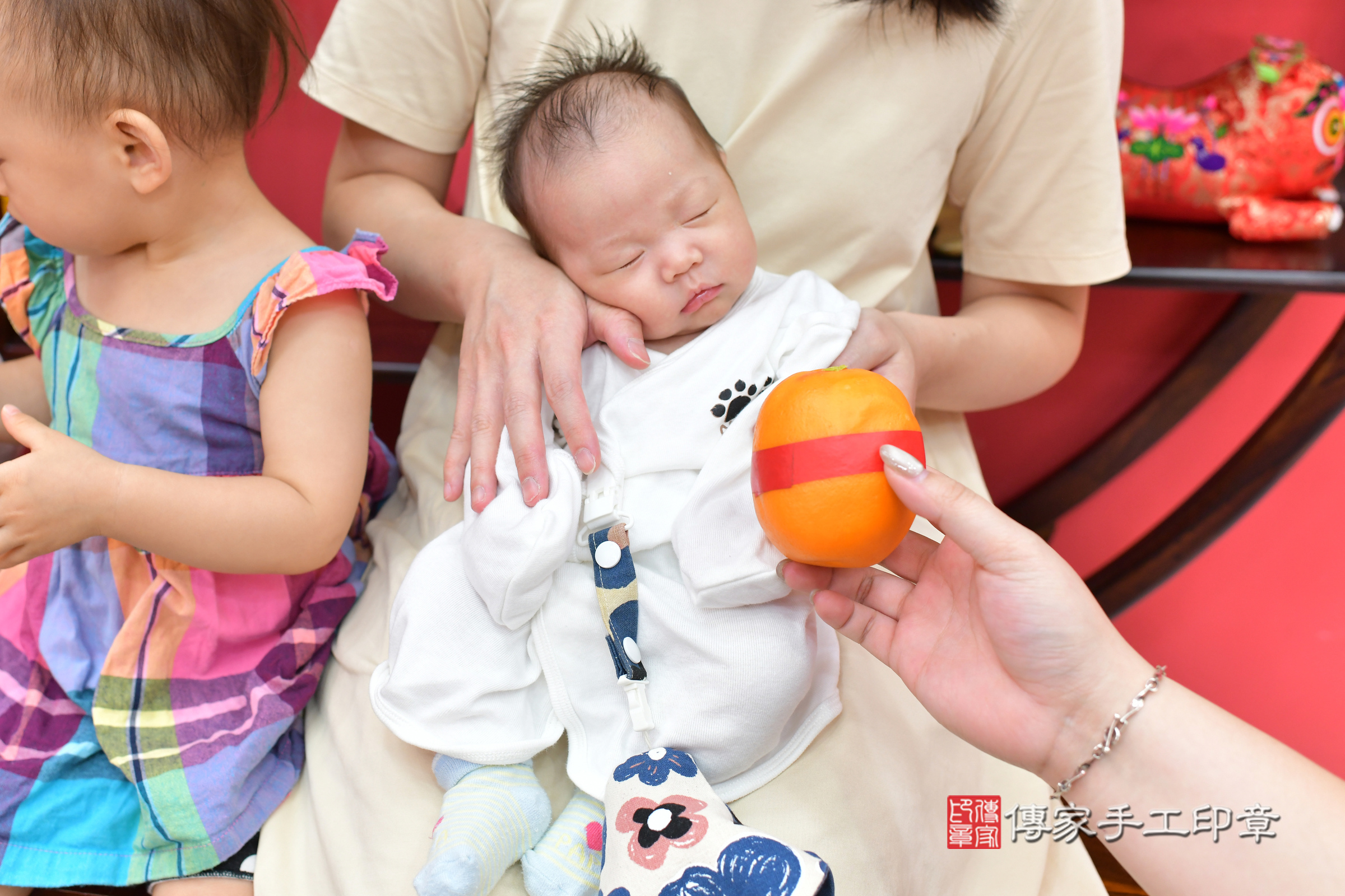 琳琳寶寶(台中市北區嬰兒寶寶滿月剃頭理髮、嬰兒剃胎毛儀式吉祥話)。中國風會場，爸媽寶貝穿「日中韓」古裝禮服。專業拍照、證書。★購買「臍帶章、肚臍章、胎毛筆刷印章」贈送：剃頭、收涎、抓周，三選一。2024.5.25，照片13