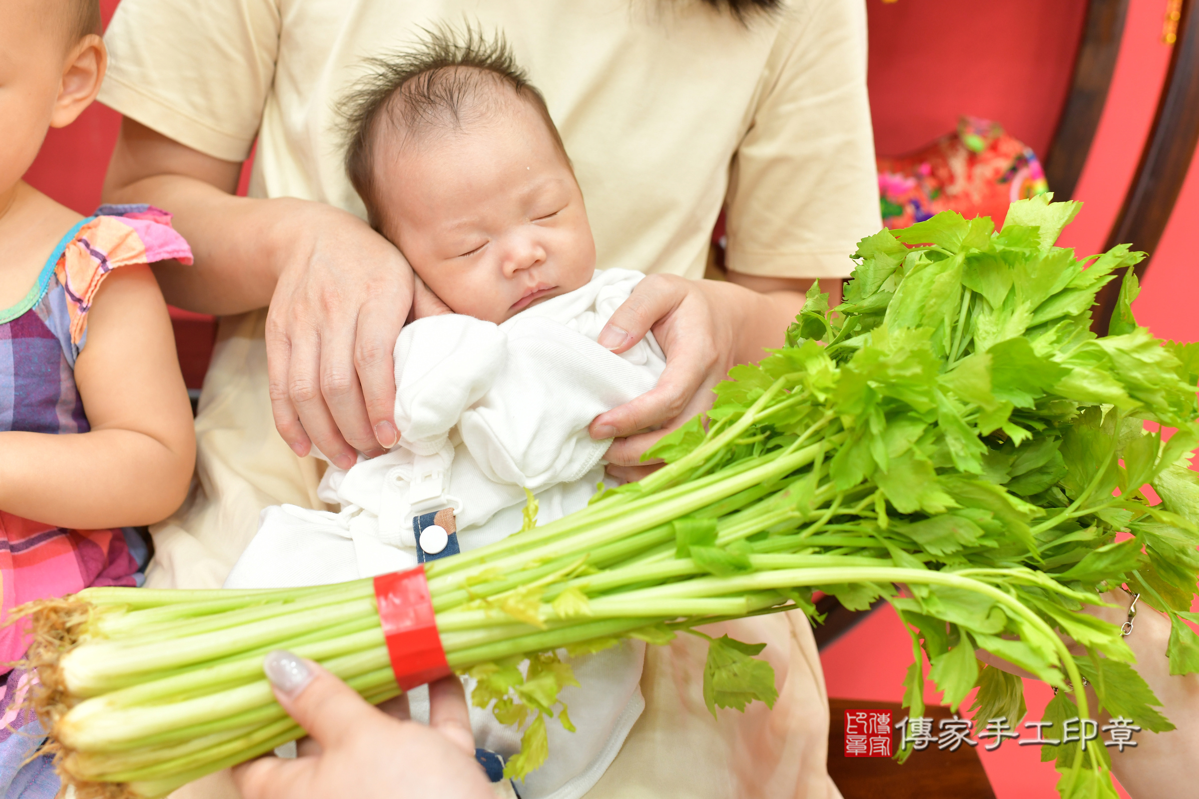 琳琳寶寶(台中市北區嬰兒寶寶滿月剃頭理髮、嬰兒剃胎毛儀式吉祥話)。中國風會場，爸媽寶貝穿「日中韓」古裝禮服。專業拍照、證書。★購買「臍帶章、肚臍章、胎毛筆刷印章」贈送：剃頭、收涎、抓周，三選一。2024.5.25，照片16