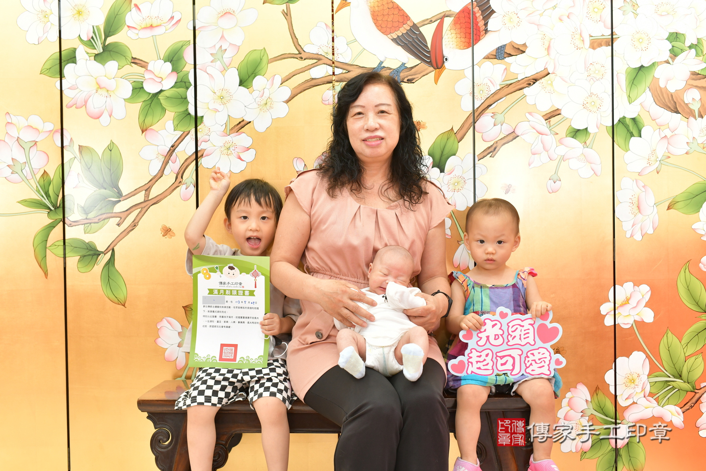 琳琳寶寶(台中市北區嬰兒寶寶滿月剃頭理髮、嬰兒剃胎毛儀式吉祥話)。中國風會場，爸媽寶貝穿「日中韓」古裝禮服。專業拍照、證書。★購買「臍帶章、肚臍章、胎毛筆刷印章」贈送：剃頭、收涎、抓周，三選一。2024.5.25，照片20