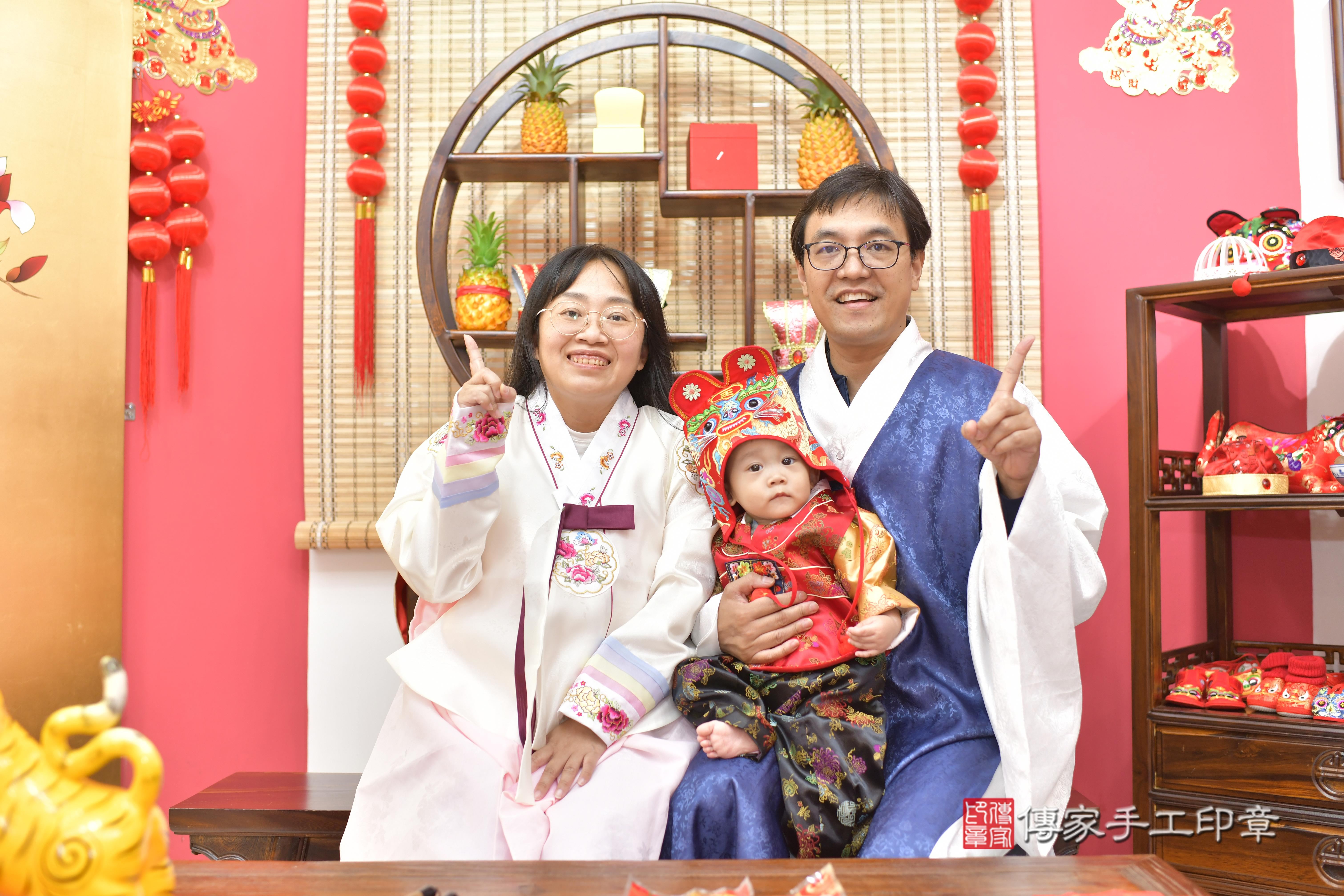傳家手工印章新竹店、抓周、度脺、中國風會場、傳家嬰兒古禮、吉祥話、抓周道具物品24種、拍照。抓周證書。寶寶抓周、滿周歲、生日快樂、祝福