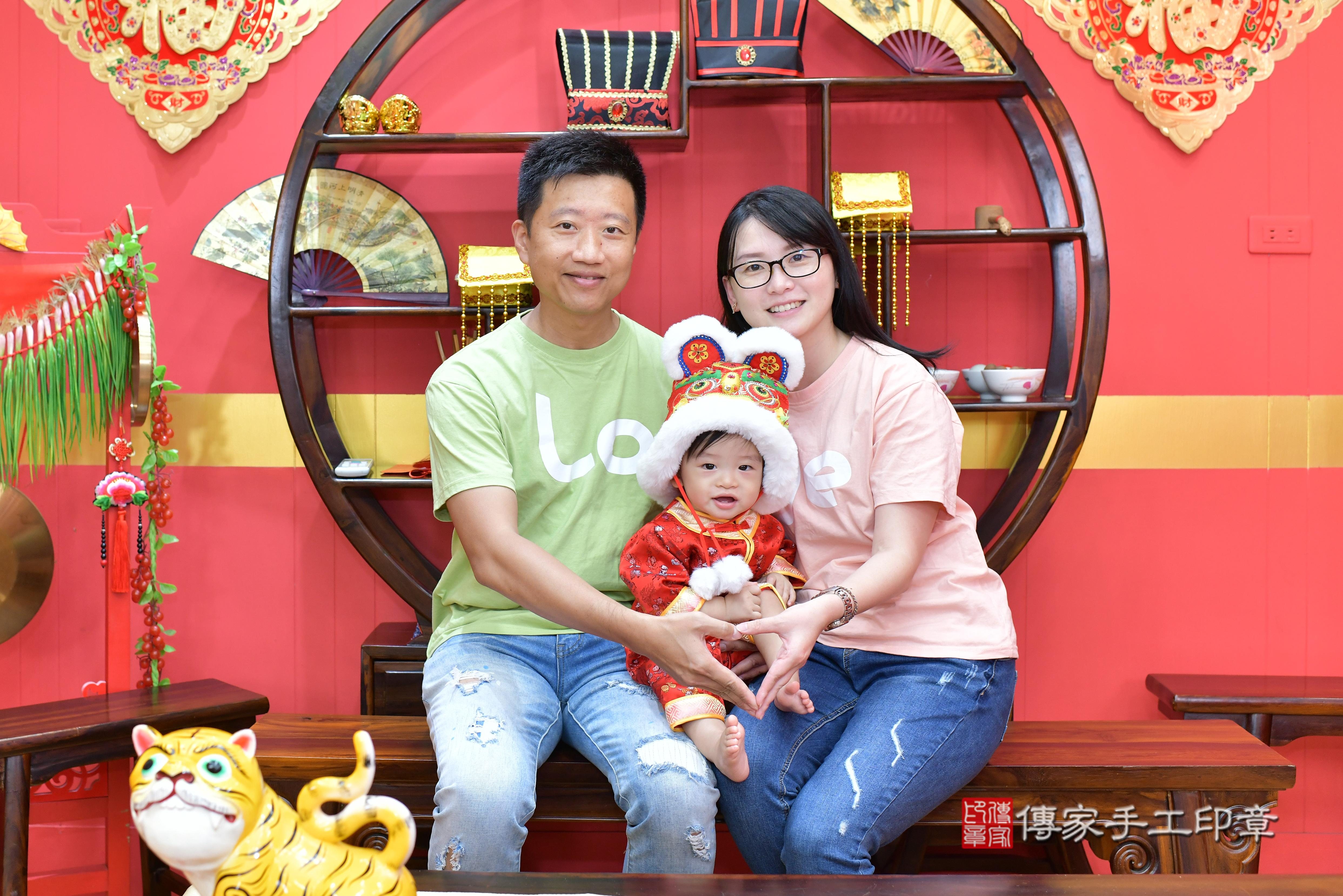 傳家手工印章桃園店、抓周、度脺、中國風會場、傳家嬰兒古禮、吉祥話、抓周道具物品24種、拍照。抓周證書。寶寶抓周、滿周歲、生日快樂、祝福