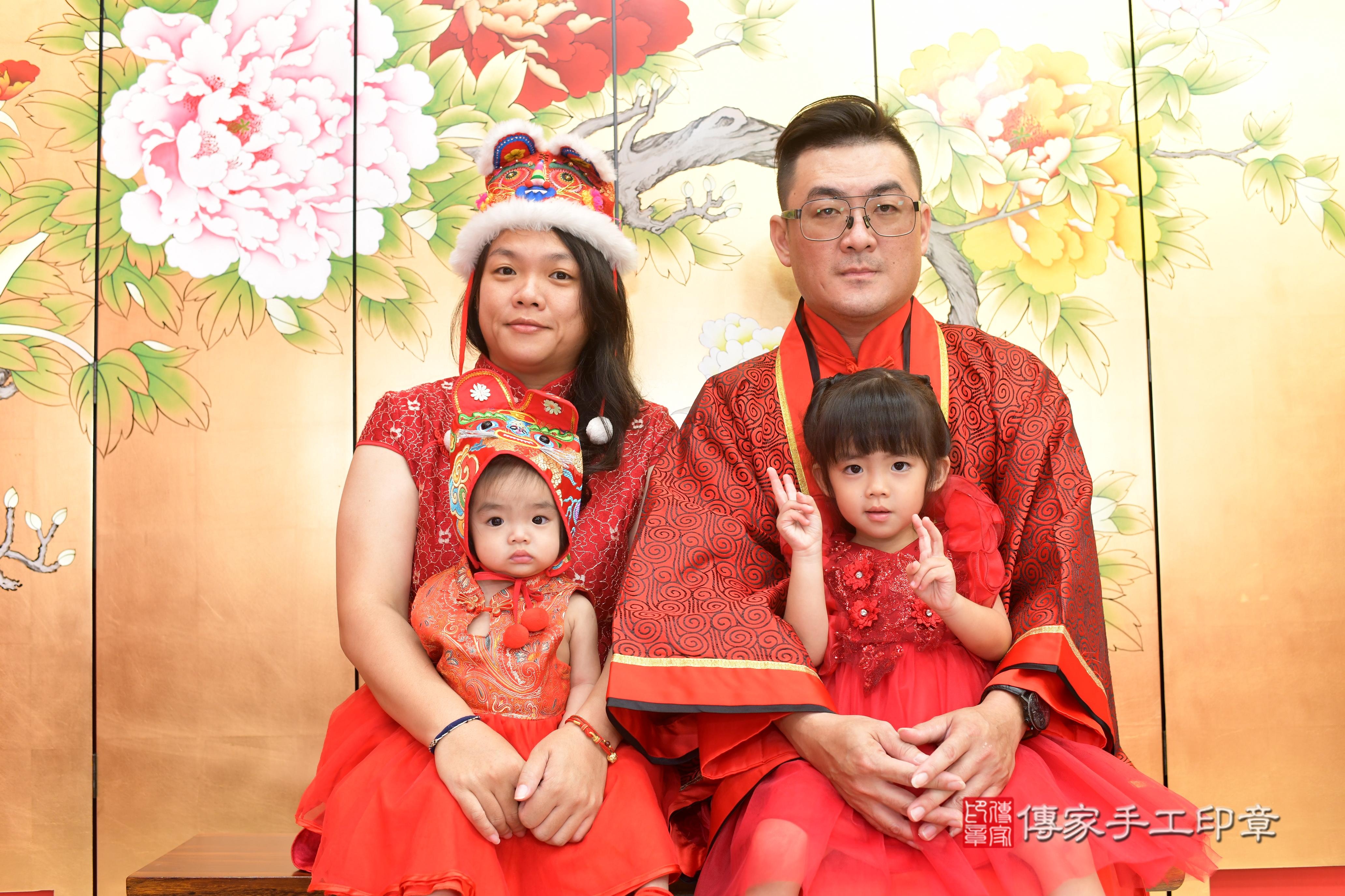 傳家手工印章高雄店、抓周、度脺、中國風會場、傳家嬰兒古禮、吉祥話、抓周道具物品24種、拍照。抓周證書。寶寶抓周、滿周歲、生日快樂、祝福